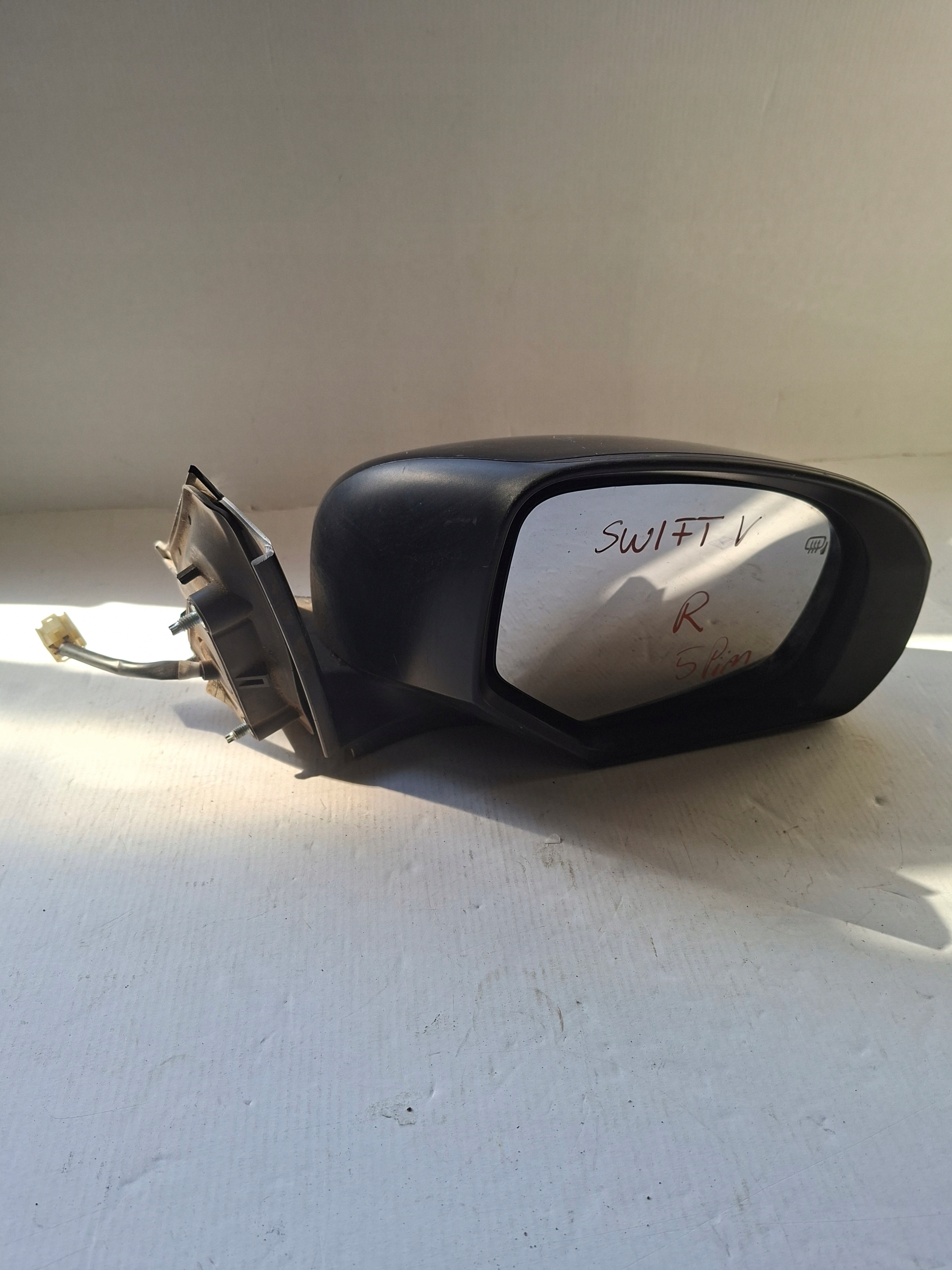 mirror right SUZUKI SWIFT V E80025420