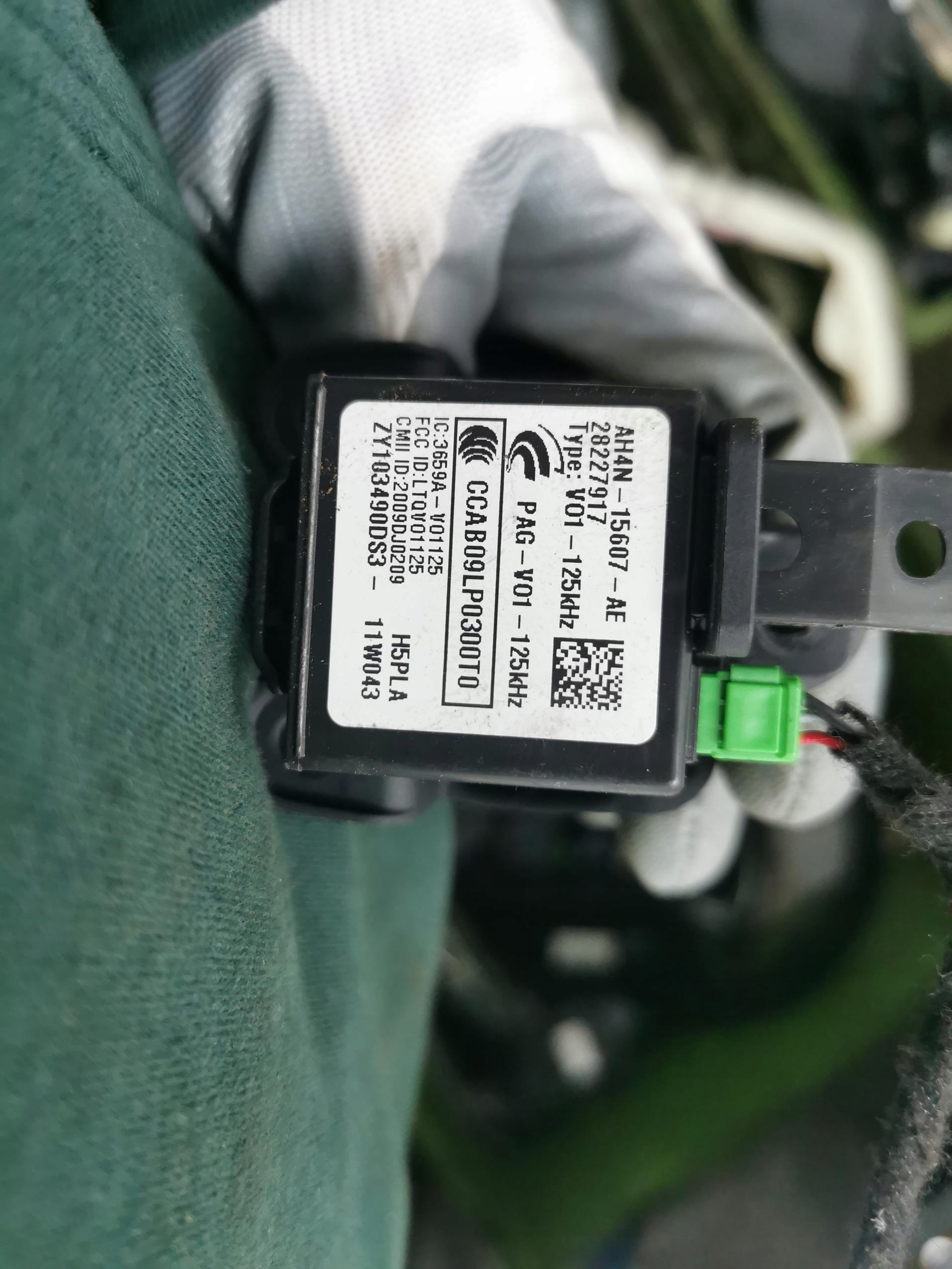 ignition key VOLVO V60 II 28227917 10-18