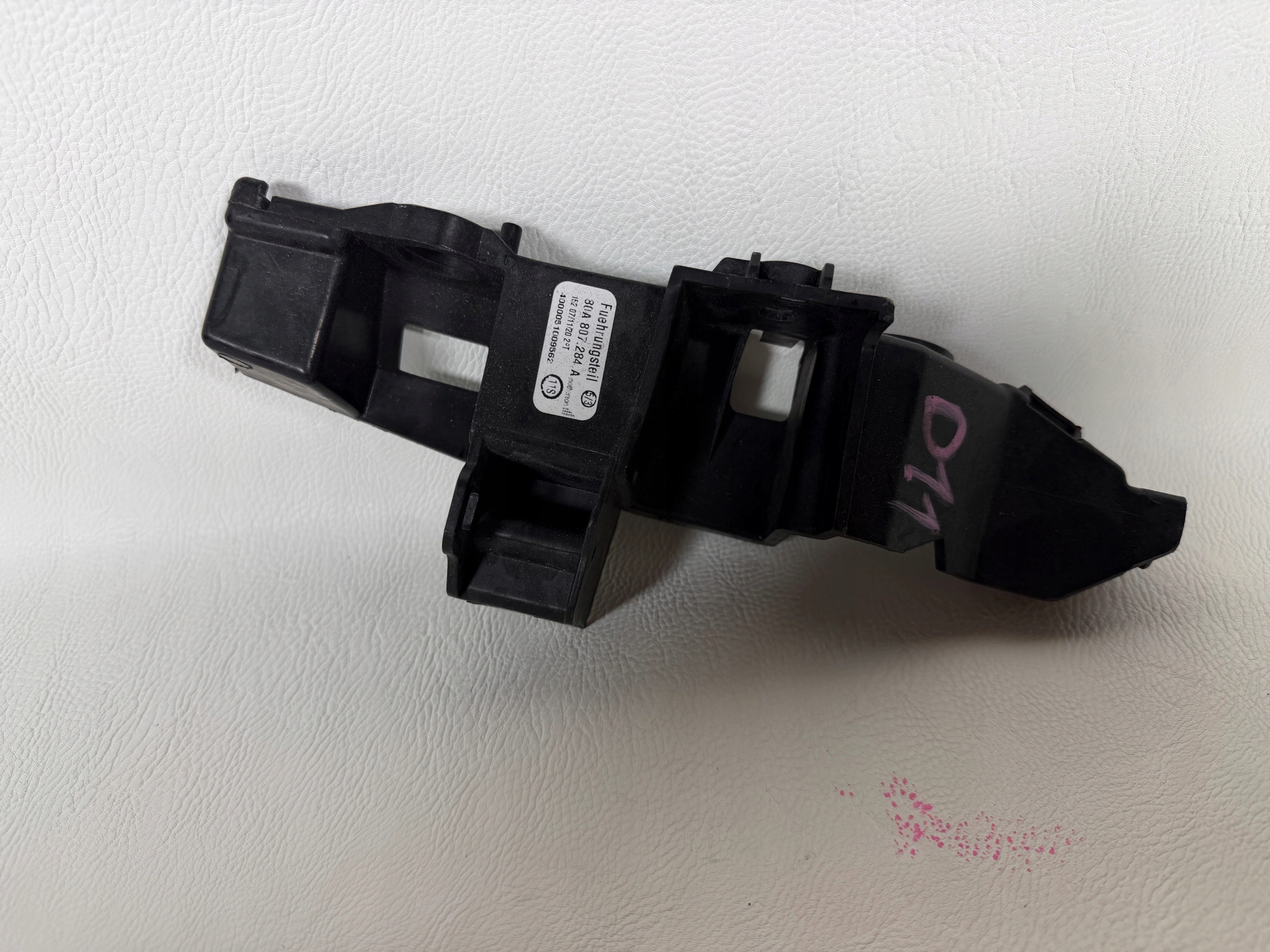 AUDI Q5 bumper bracket right front 80A807284A