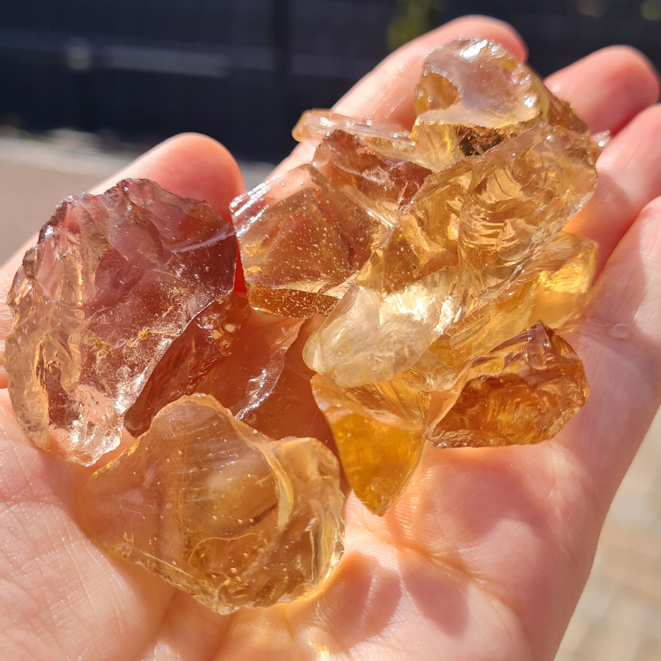 SZKŁO DEKORACYJNE KAMIEŃ SZKLANY BURSZTYN SZKŁO OGRODOWE GRYS 1kg 1-2cm Waga 1 kg