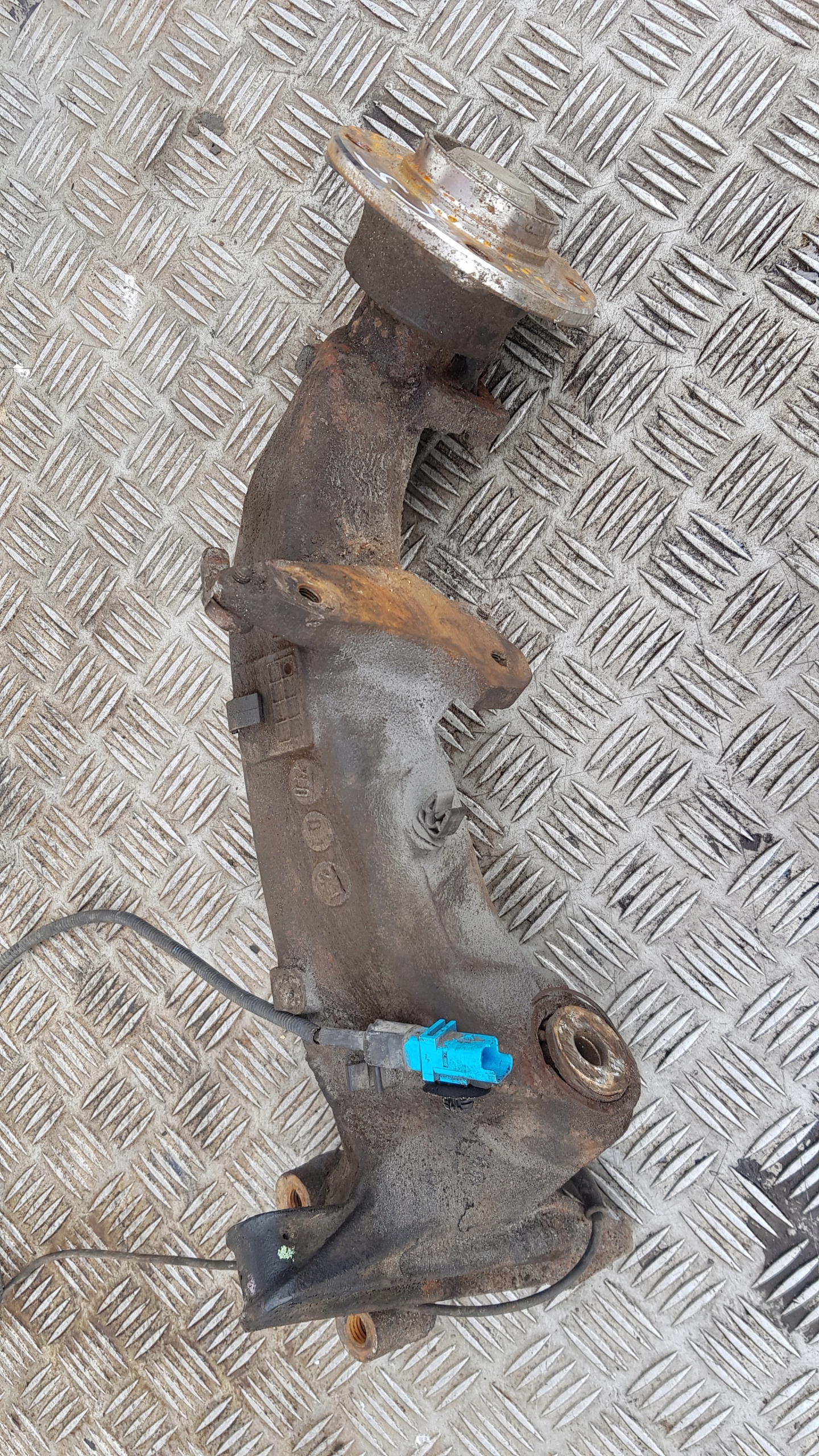 CITROEN C5 I MK1 3.0 ZWROTNICA TYŁ PRAWA Numer katalogowy części CITROEN C5 3.0 01- ZWROTNICA PIASTA LEWA TYLNA