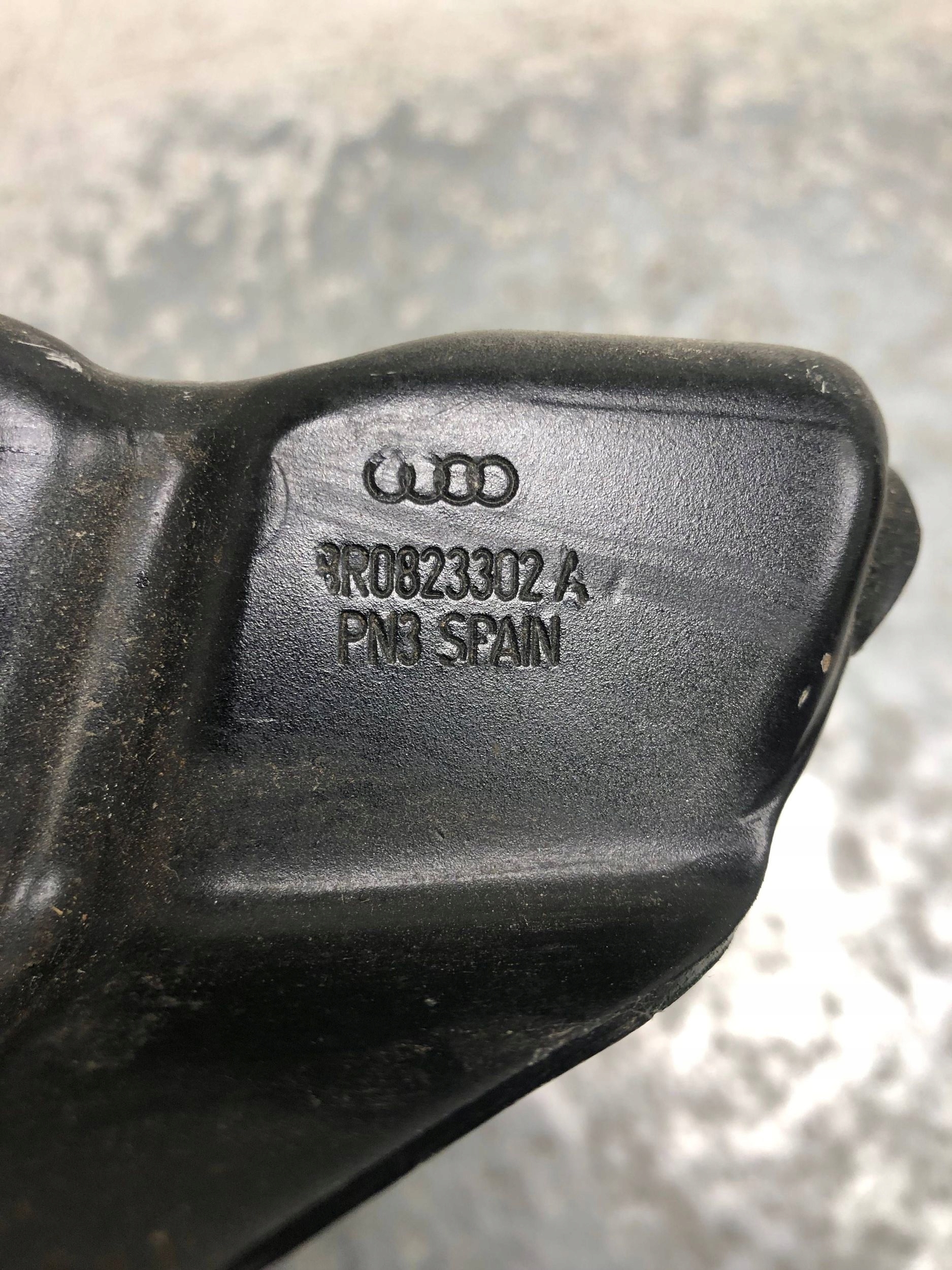 Cerniere cofano AUDI Q5 LIFT 8R0823301A 8R0823302A
