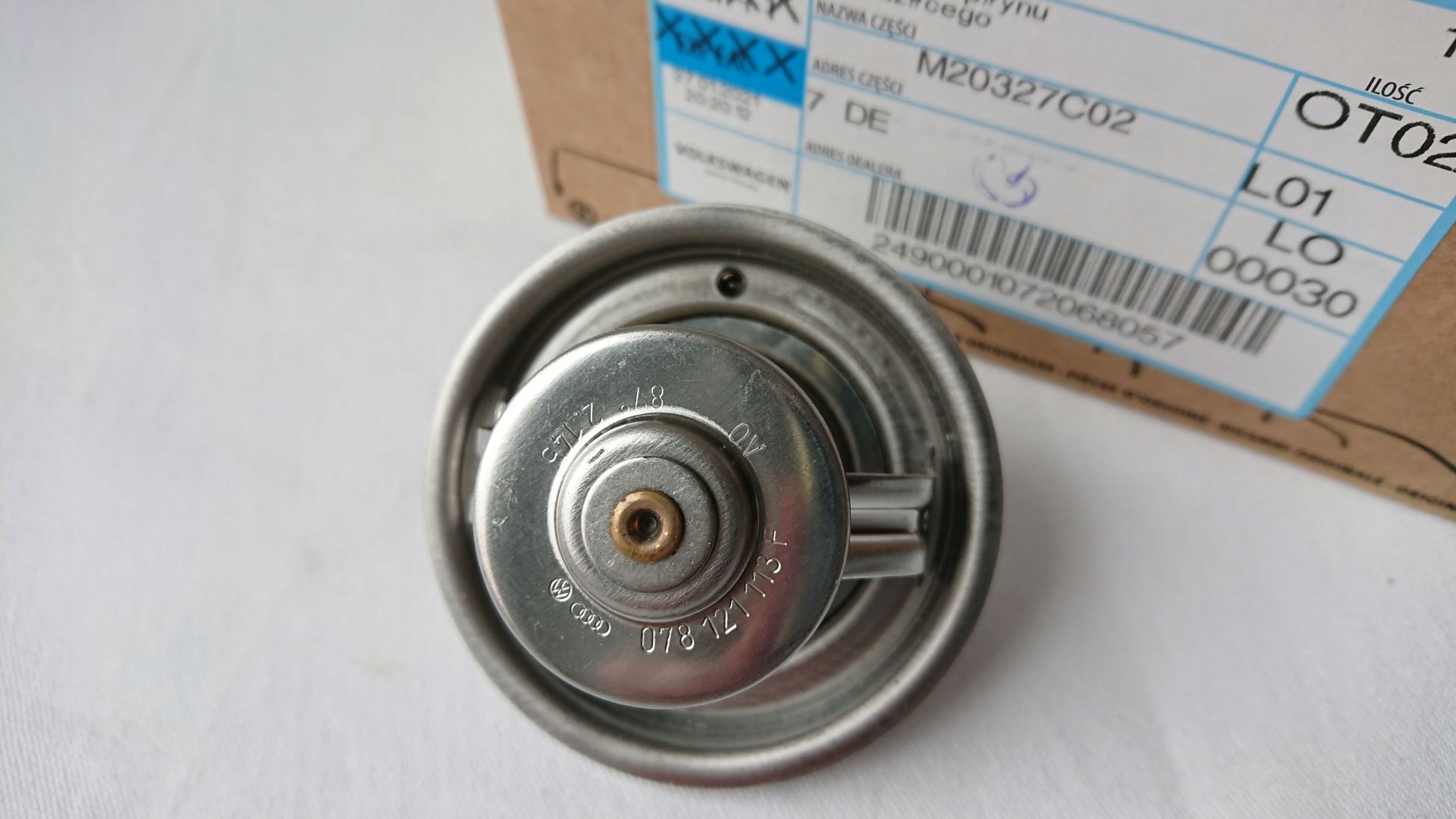 TERMOSTAT oryg. AUDI A6 C5 2.4 2.7 2.8 078121113F Wersja Europejska