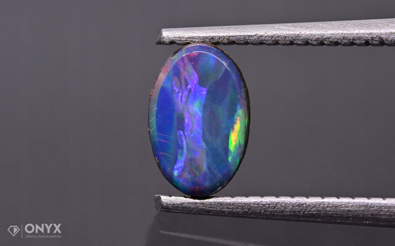 Opal Australská mělká konvexní dublet ovál 6x4 m