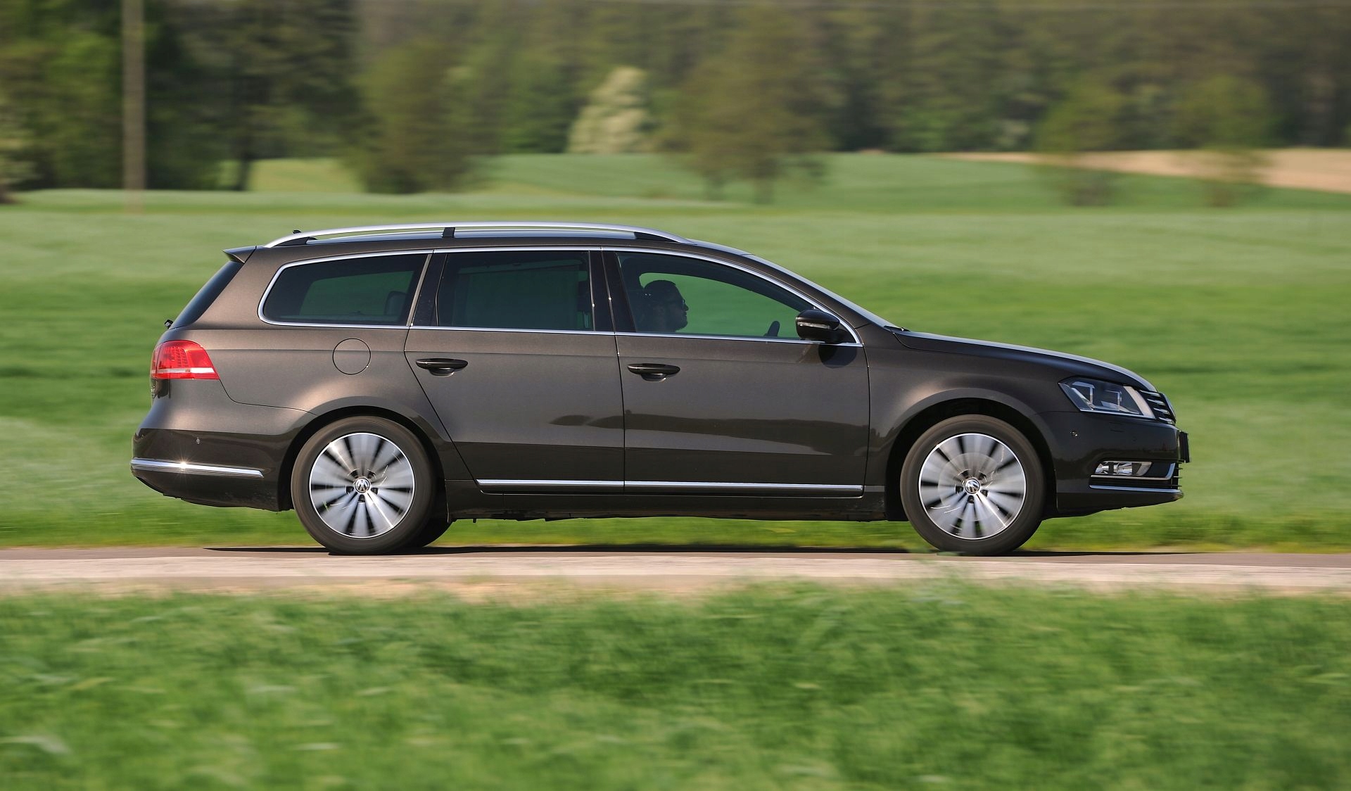 LISTWA ZDERZAKA TYŁ CHROM LEWA PASSATB7 KOMBI10-15 Producent części Inny