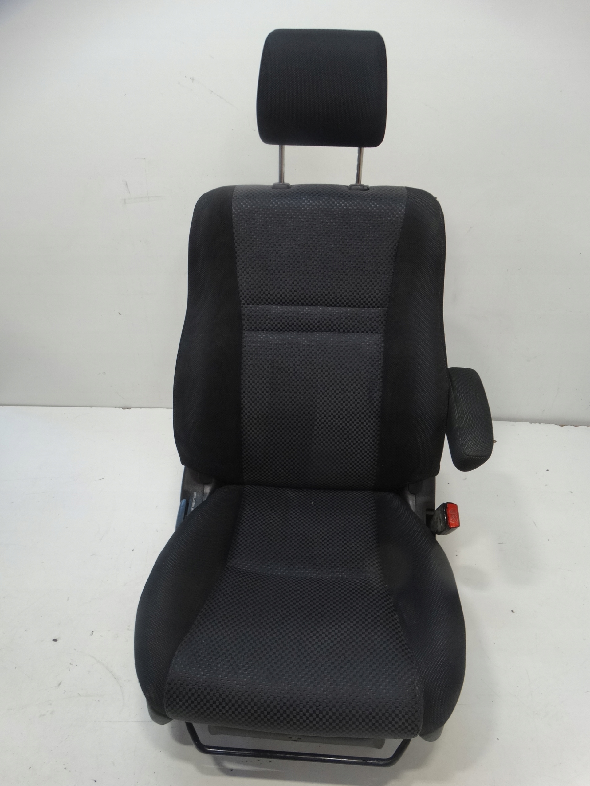 sedačka spolujezdce předek TOYOTA COROLLA VERSO 01-04R.