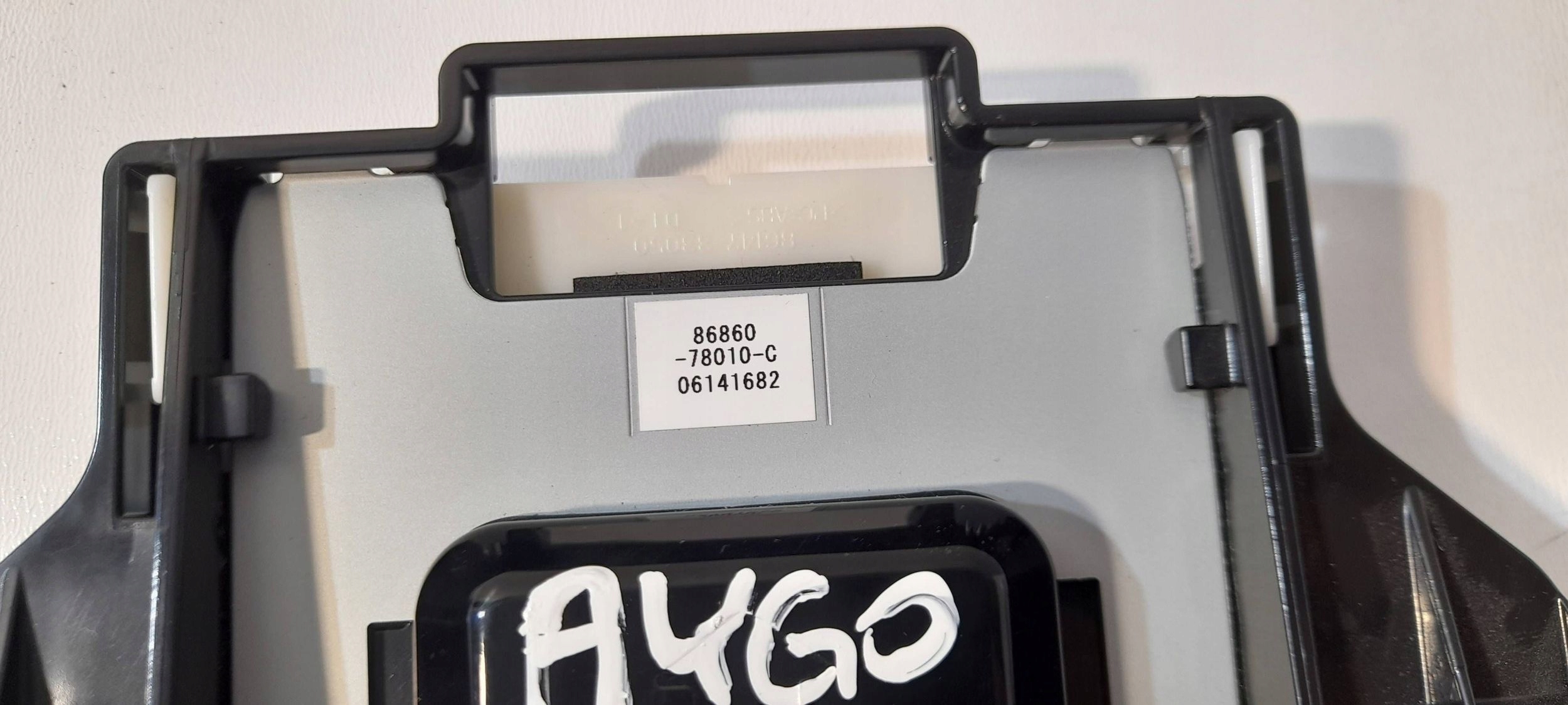Toyota Aygo X antenne GPS 8686078010C (AX32)