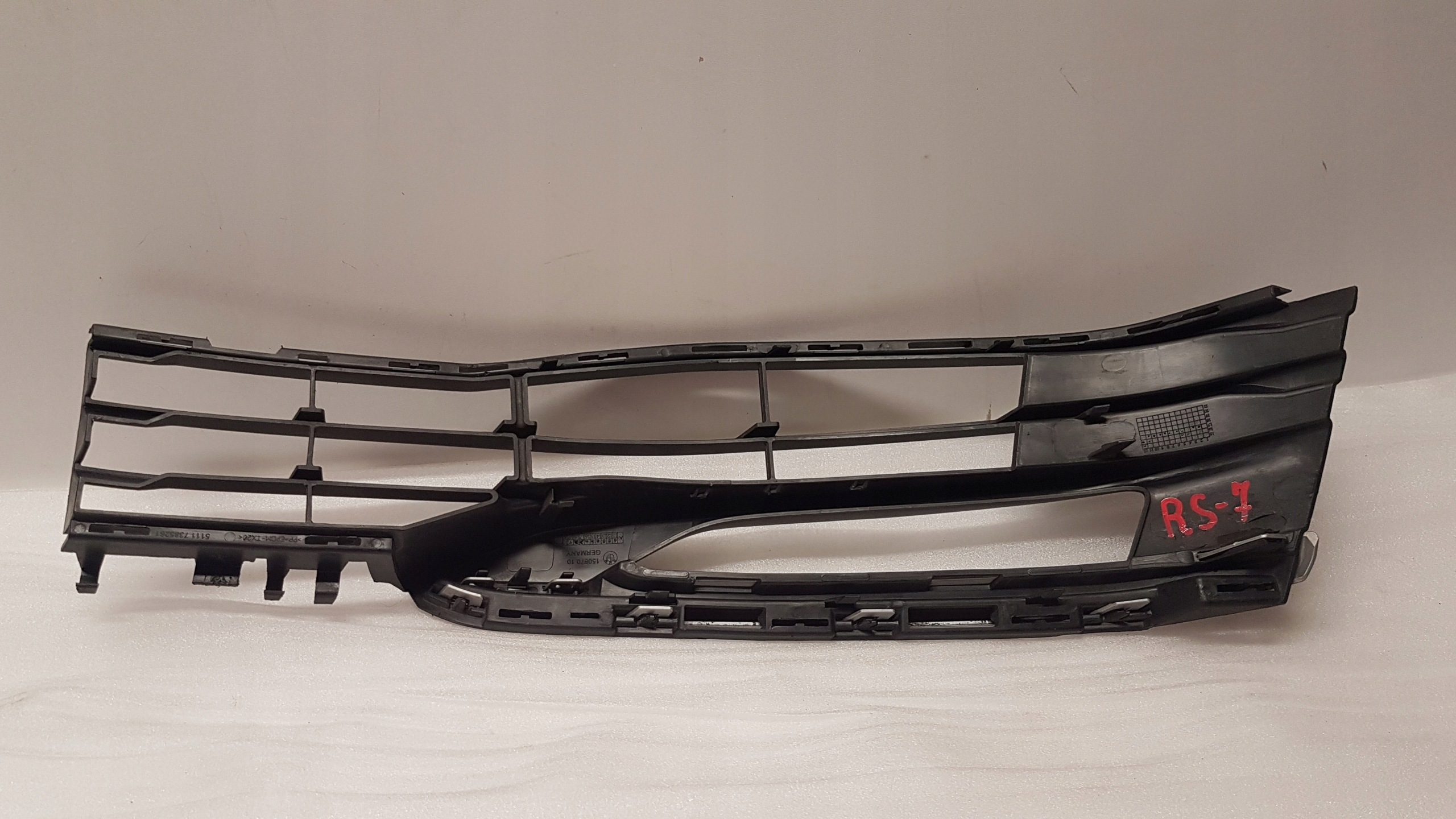 grid of a bumper left front BMW 5 G30 G31 1 7385261