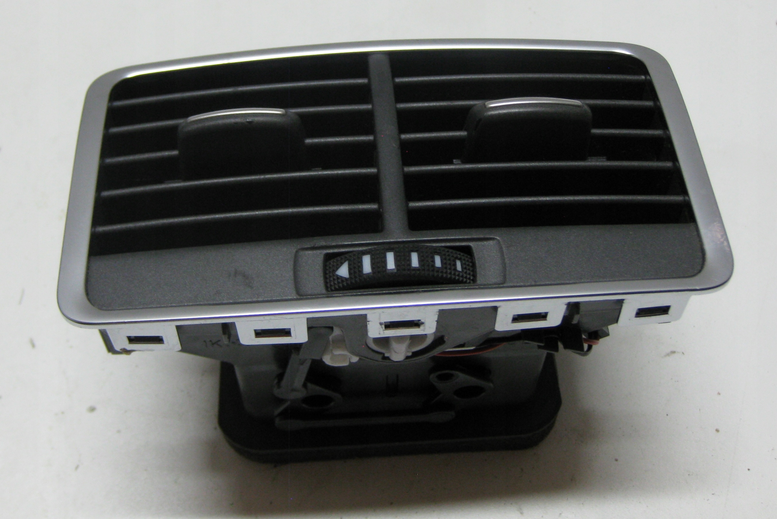 AUDI A6 C6 2.4 6V 05R KRATKI des lüfters heck 4E0819203B