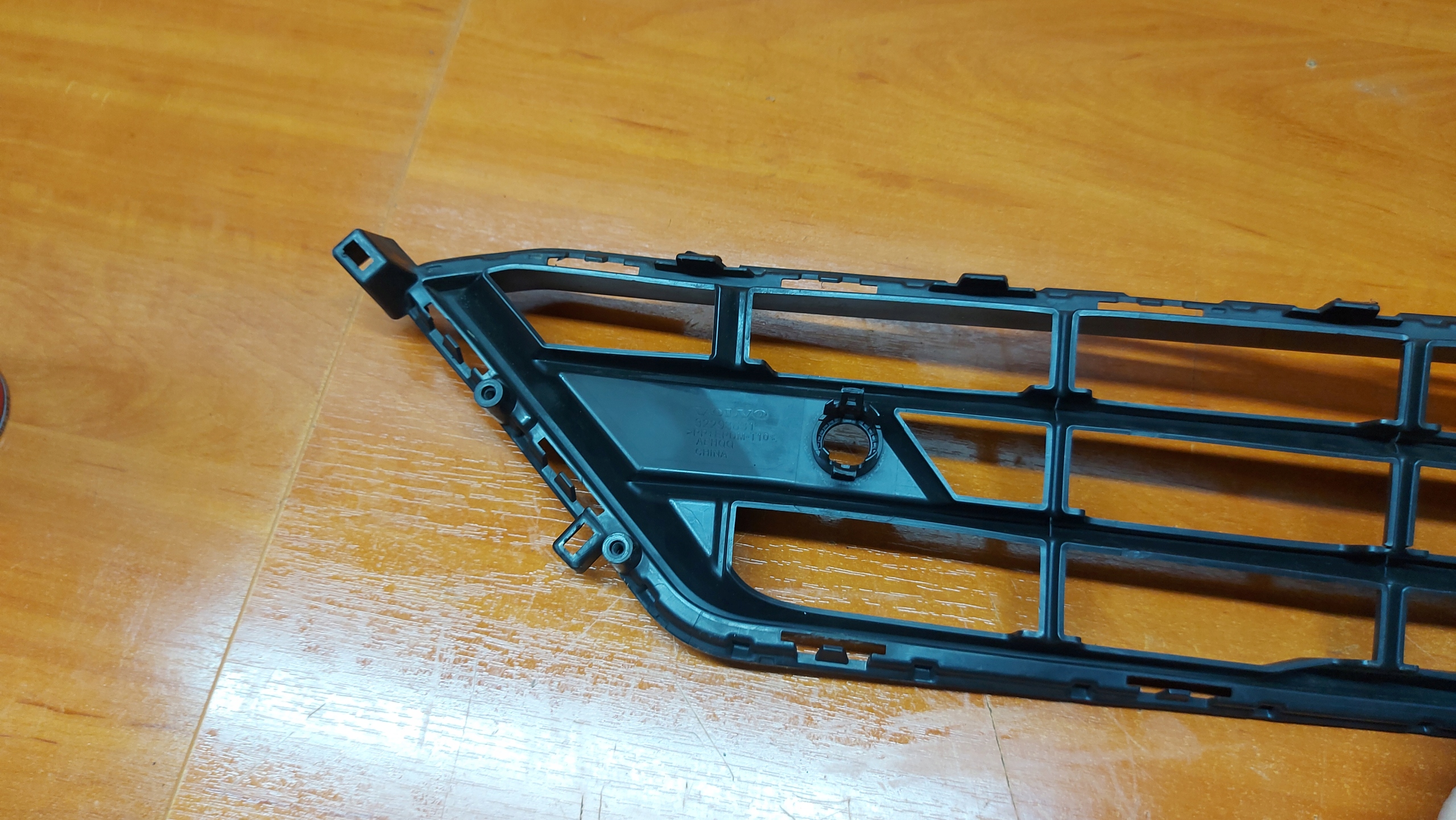 grid of a bumper central front front VOLVO XC60 II 19