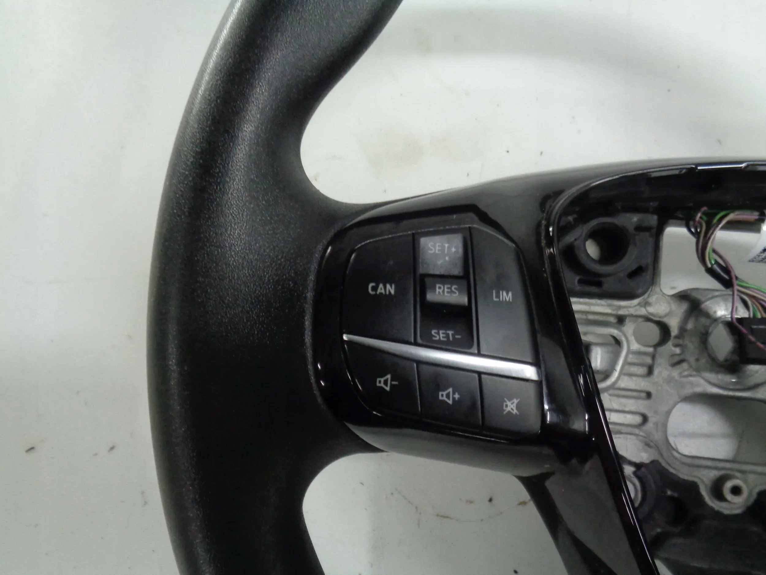 FORD FIESTA MK8 17R> LENKRAD MULTIFUNKCJA H1BB3600AGB