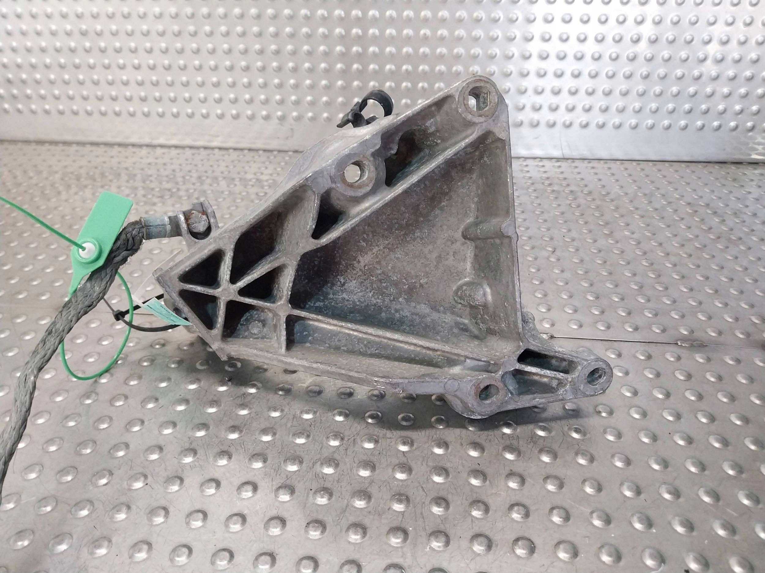 holder engine mount left 6760309 BMW E87 E90 E91 M47