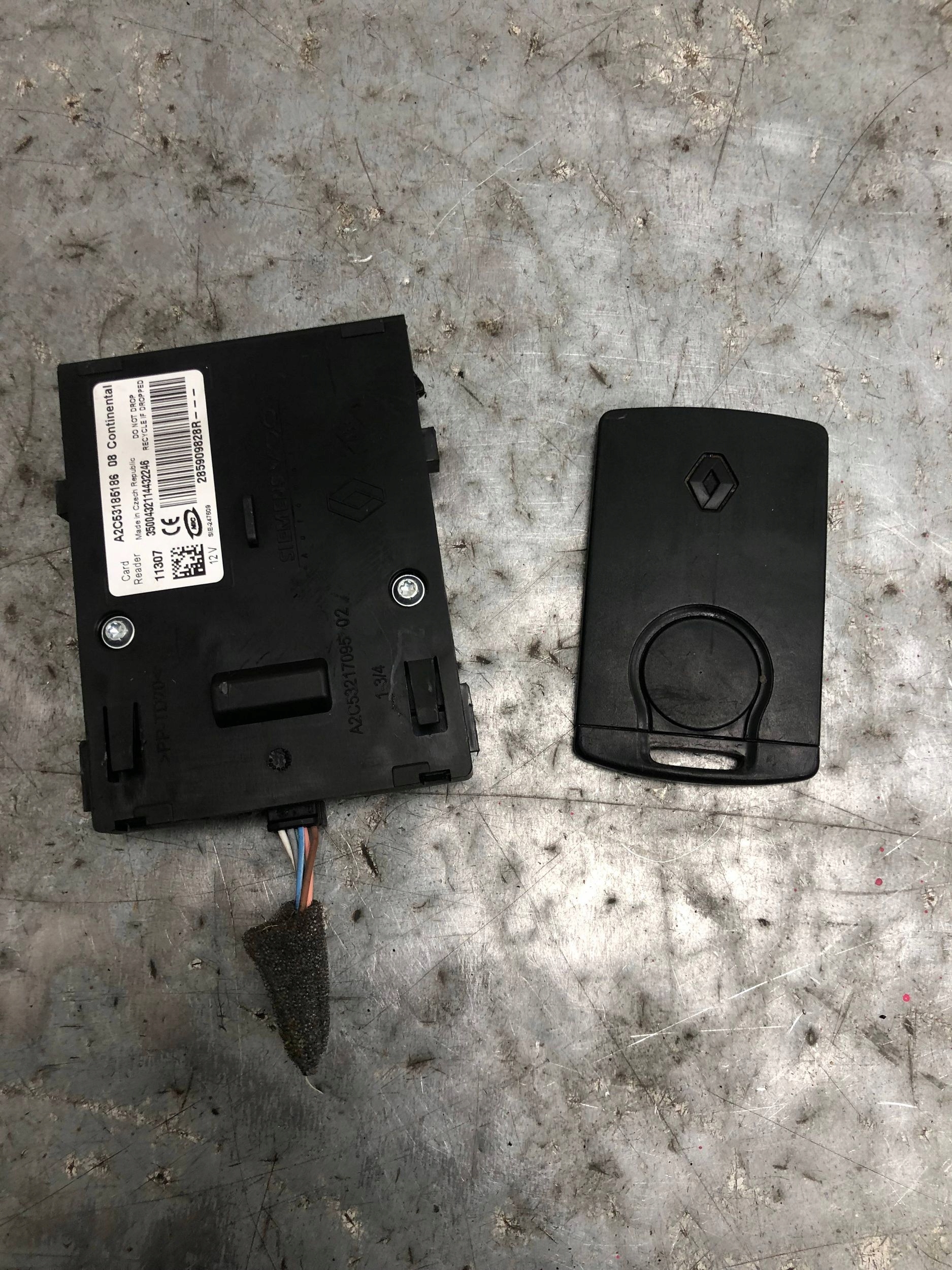 ignition + KARTA RENAULT SCENIC III 285909828R