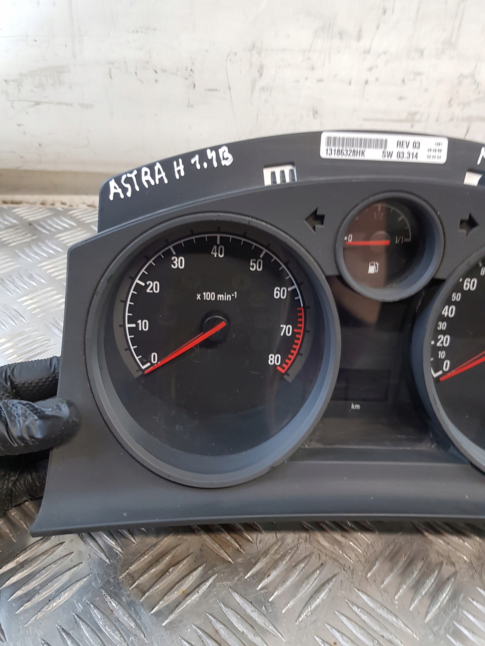 dials 13186328HK OPEL ASTRA H 1.4B 04R- EUROPA