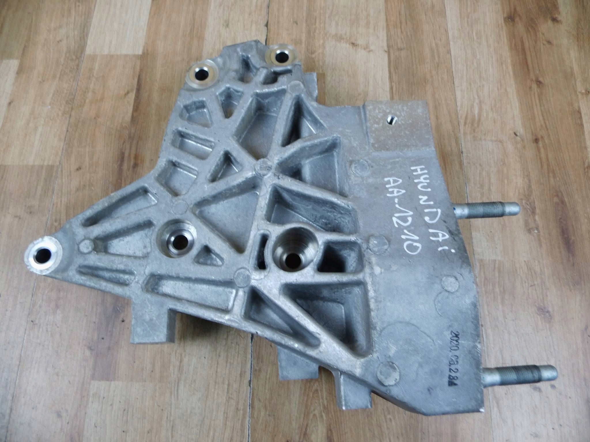 Hyundai Kona EV holder holder engine mount 365940E700
