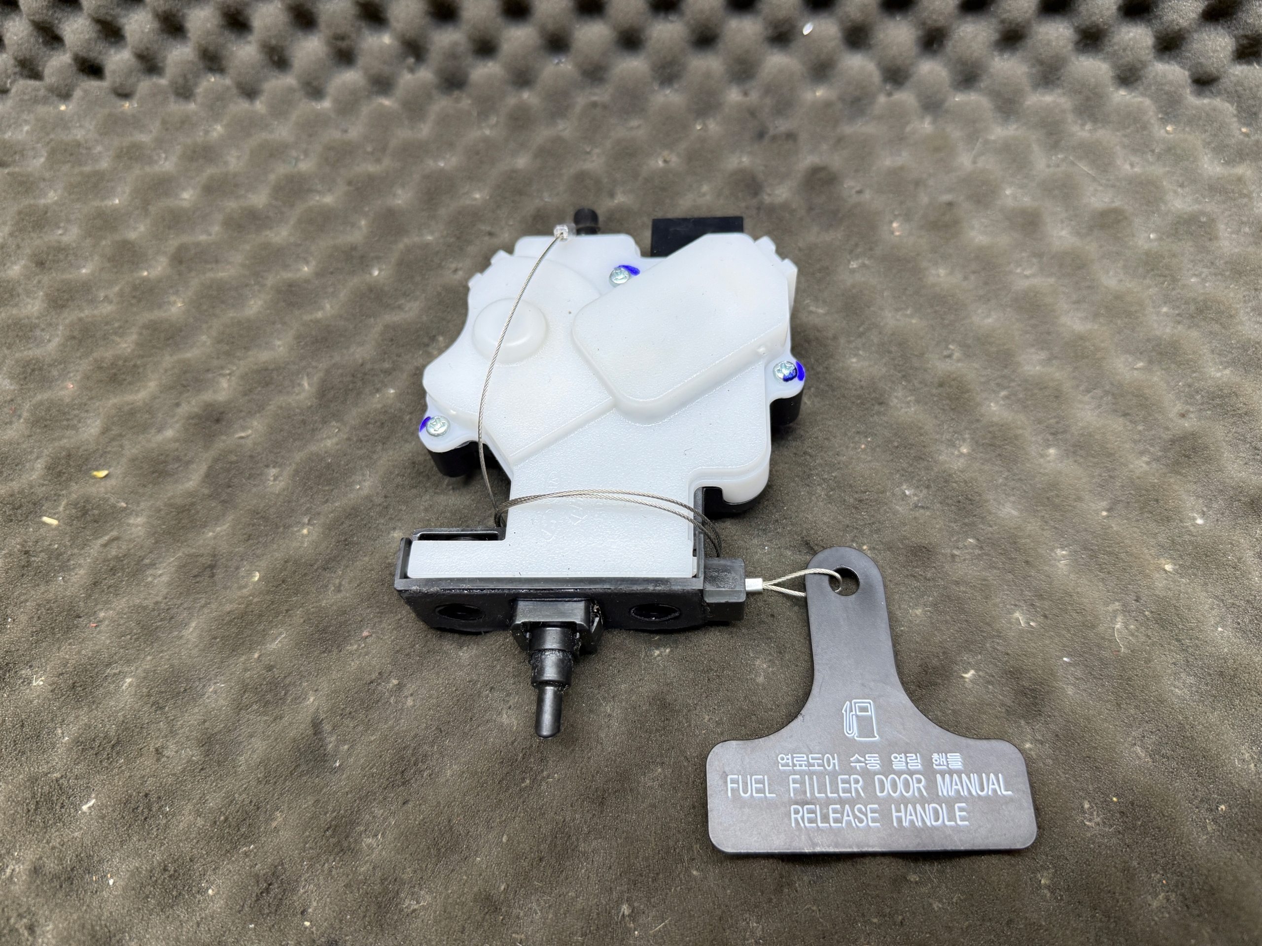 SIŁOWNIK BLOKADA KLAPKI WLEWU PALIWA KIA HYUNDAI OE