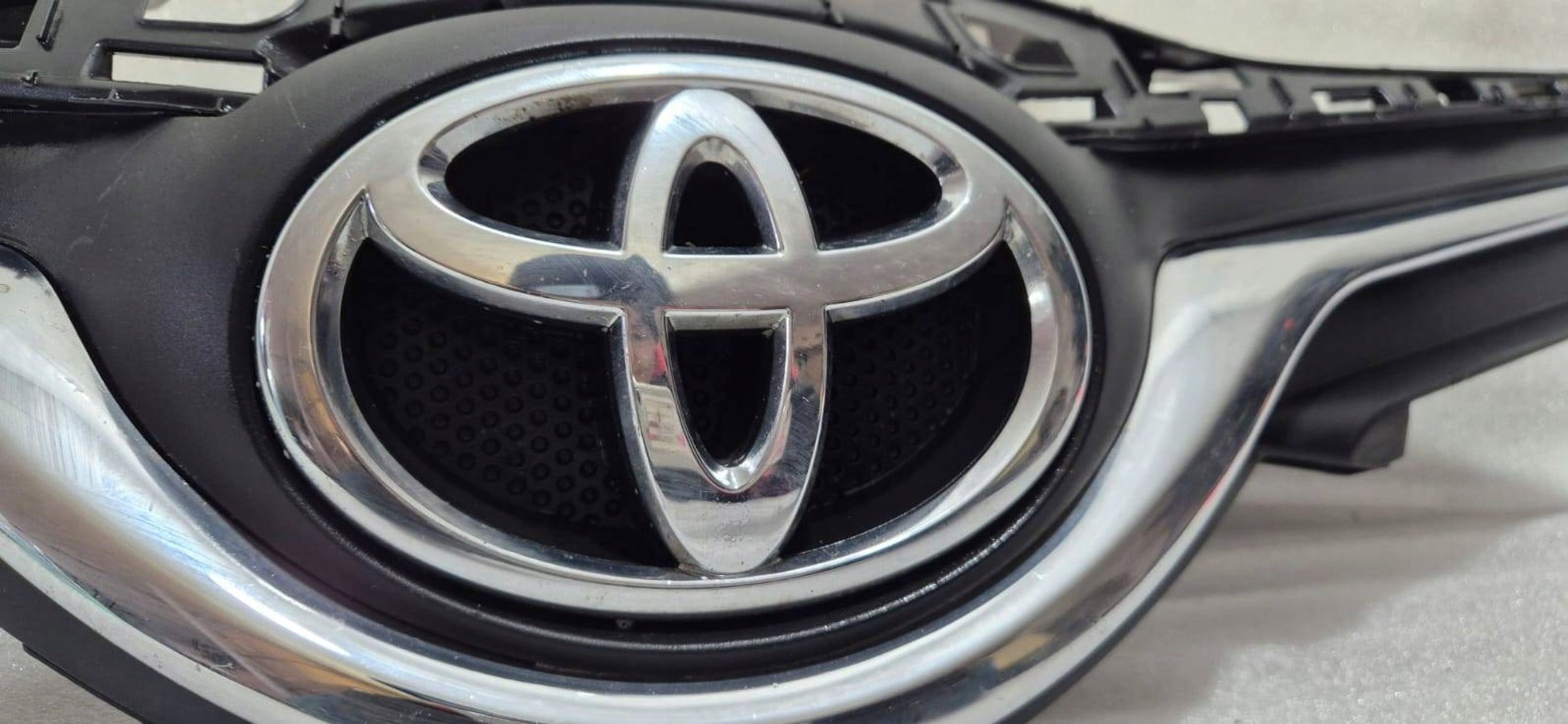 Toyota Yaris I P1 Kühlergrill FRONTGRILL Kühlergitter - Thumbnail 8