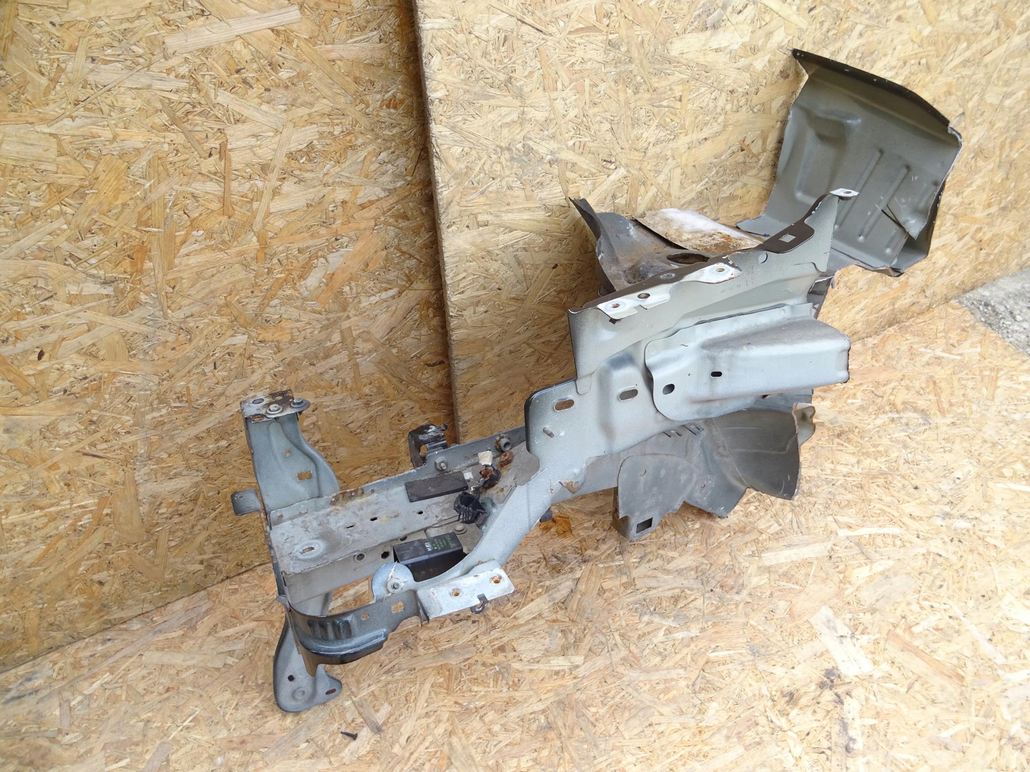 PEUGEOT 2008 PODŁUŻNICA LEWA FARTUCH