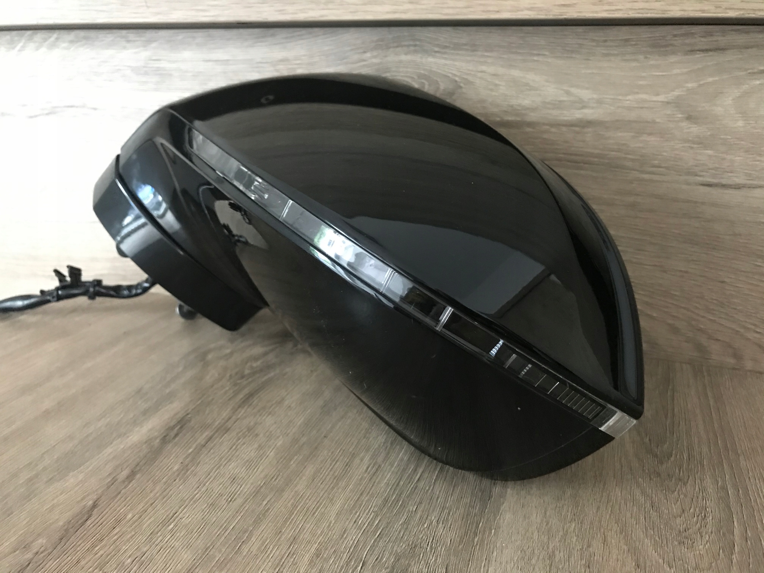 LUSTERKO LEWE AUDI A7 4G8857409AK LY9T Numer katalogowy części 4G8857409AK