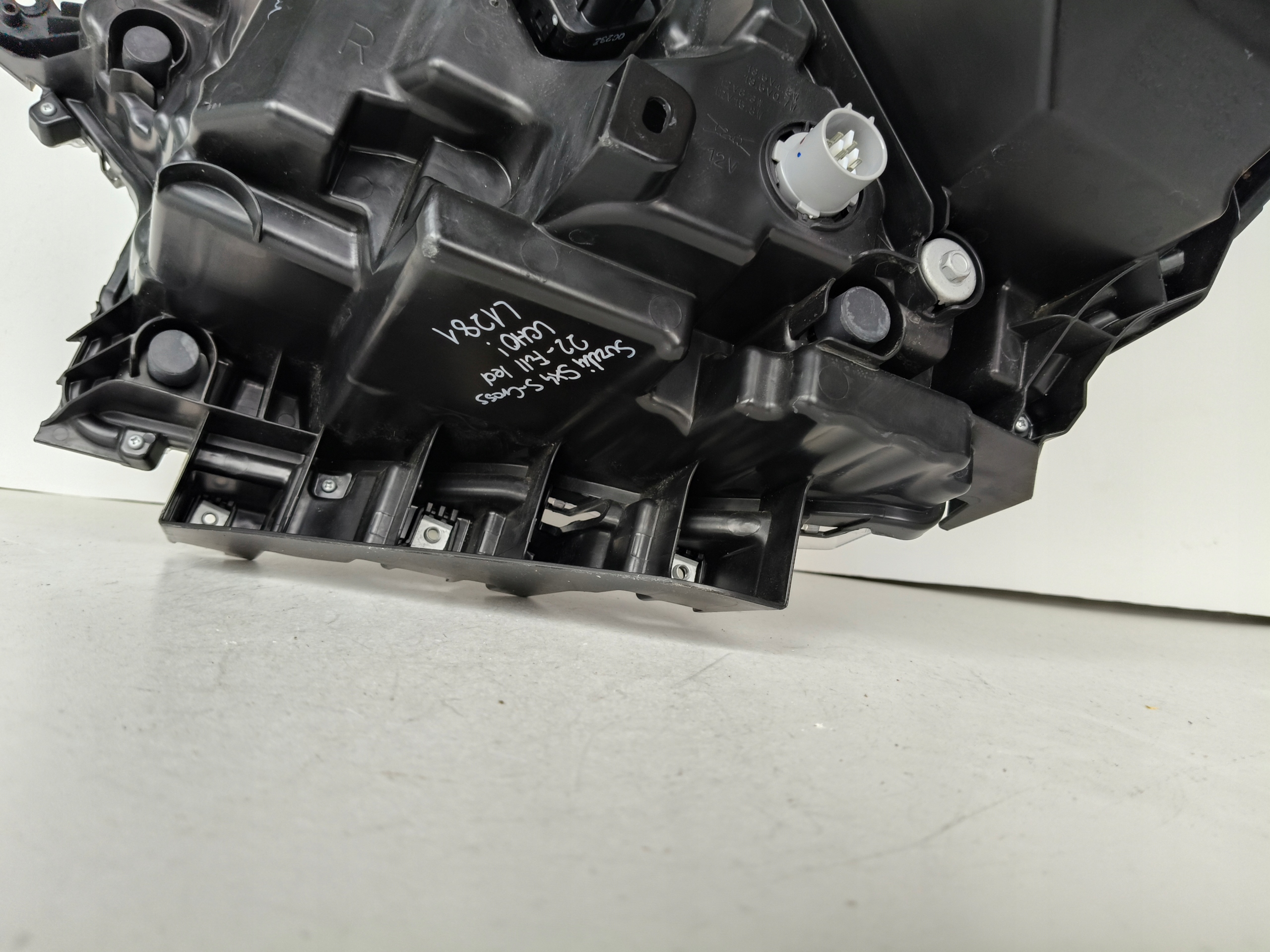 light right REFLEKTOR SUZUKI SX4 S-CROSS 22- FULL LED