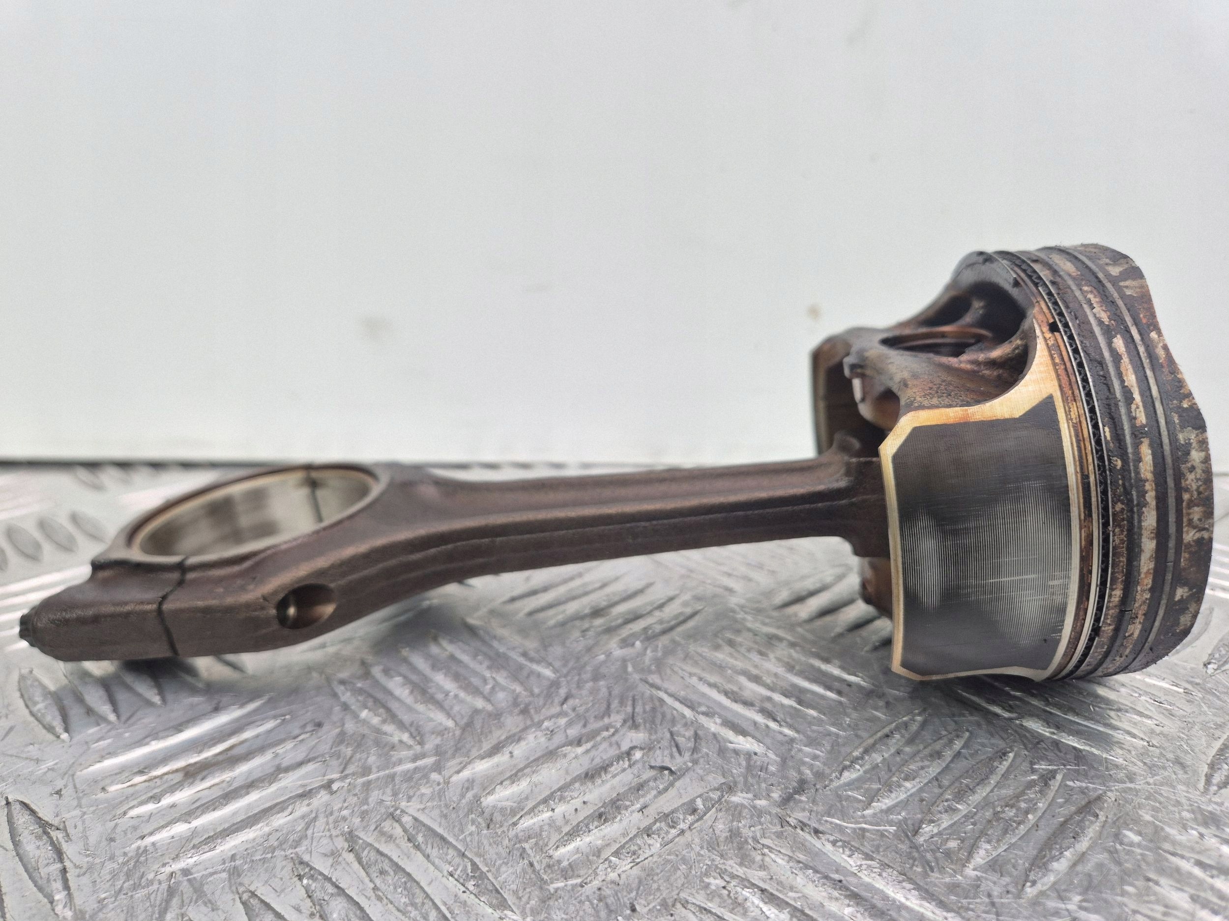 Piston avec bielle BMW 1 E81 116i 084201 N43B20AA