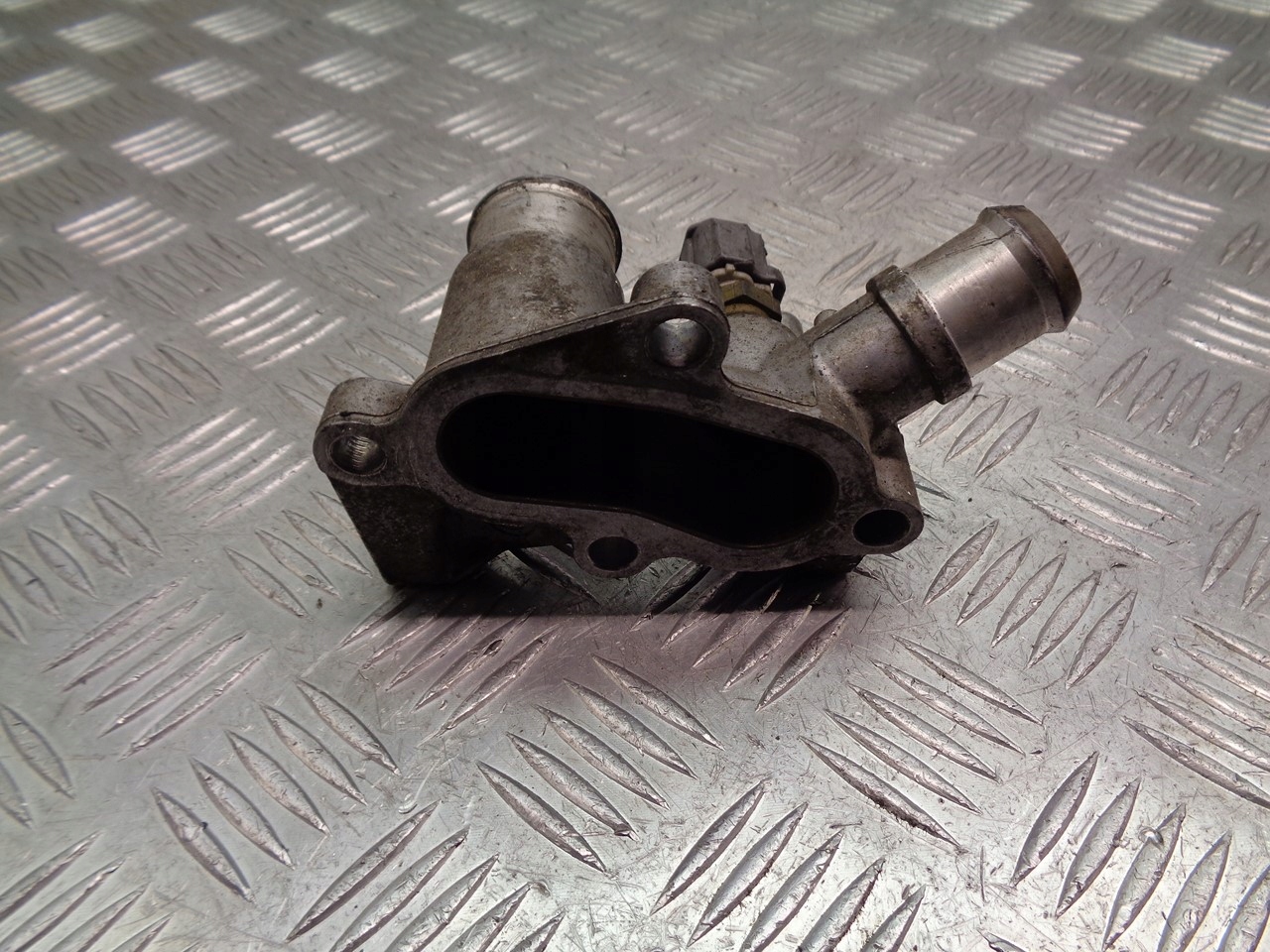 OBUDOWA TERMOSTATU FORD FOCUS MK2 1.6 Producent części Ford OE