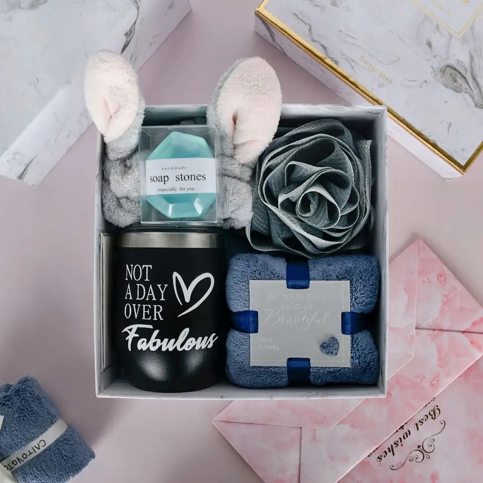 Dárková Sada Termohrnek Mýdlo Myčka Ručník Čelenka Dárek Spa