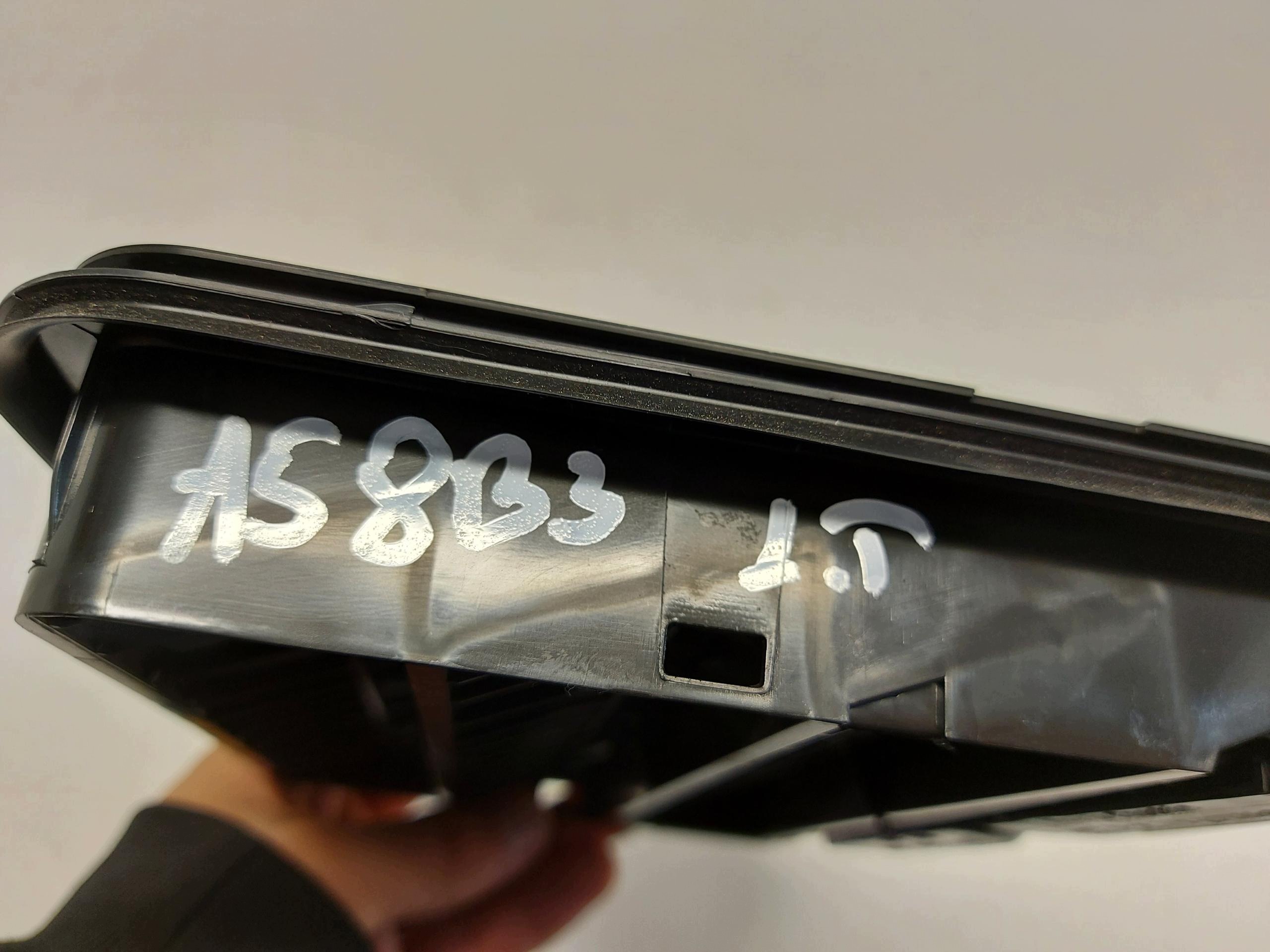 AUDI A5 8B3 B10 AVANT grid wentylacyjna 4M0819181B