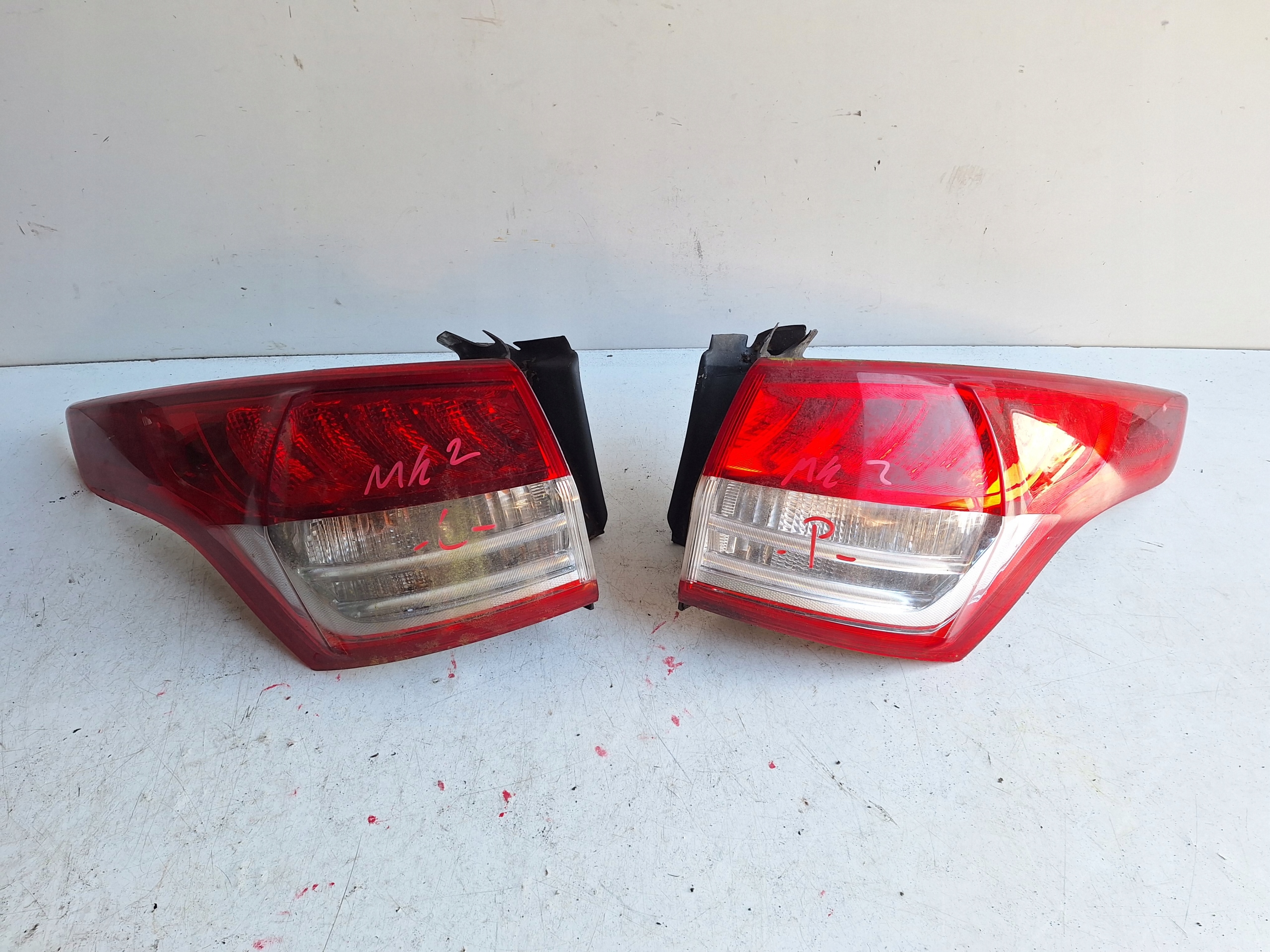 FORD KUGA MK2 12-16 light rear part right LED