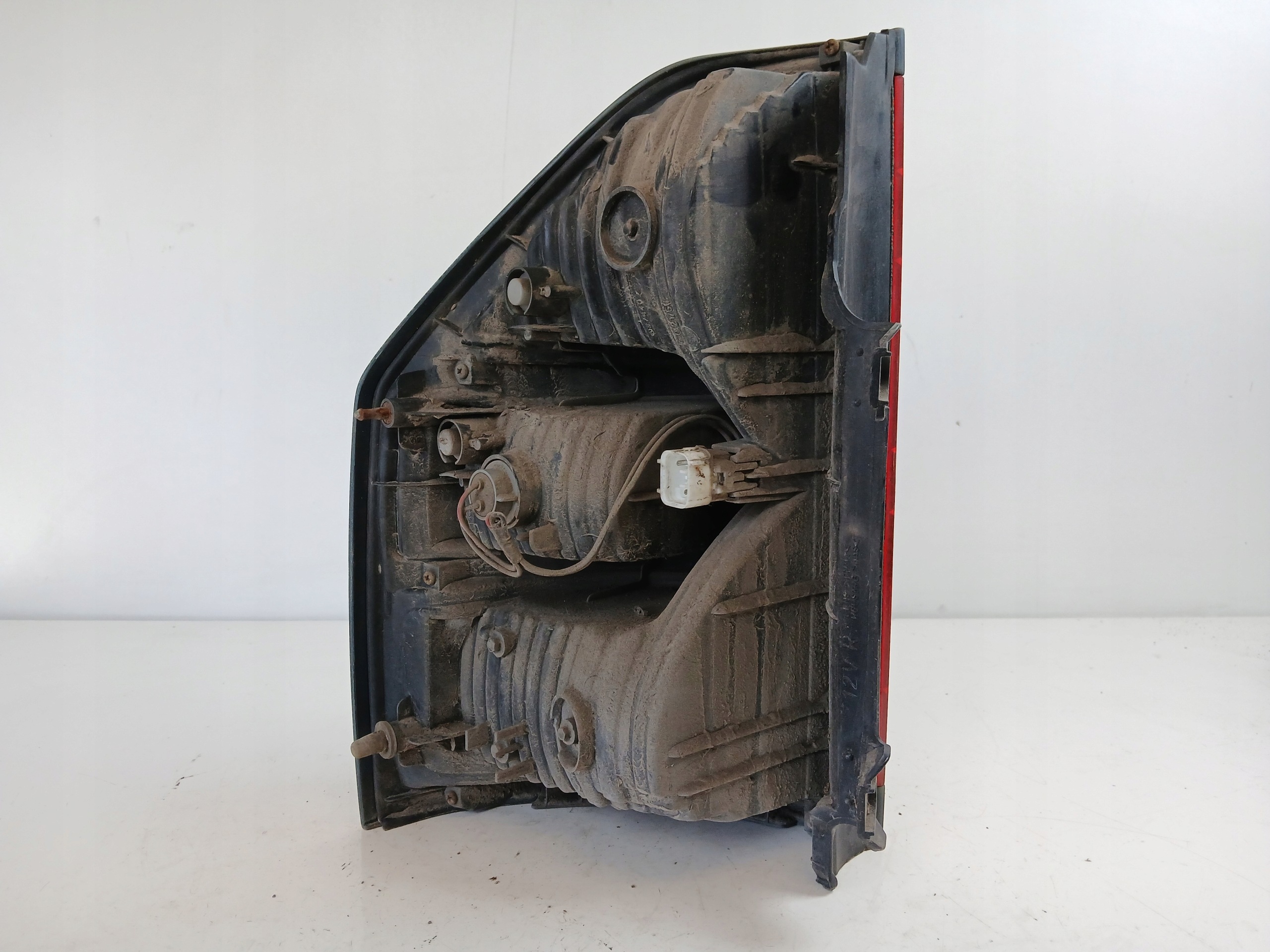 MITSUBISHI PAJERO III light right rear part F26