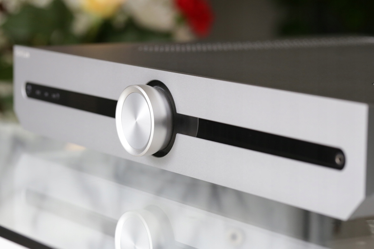 Roksan Attessa Amplifier ZINTEGROWANY WZMACNIACZ STREO Bluetooth Kolor srebrny