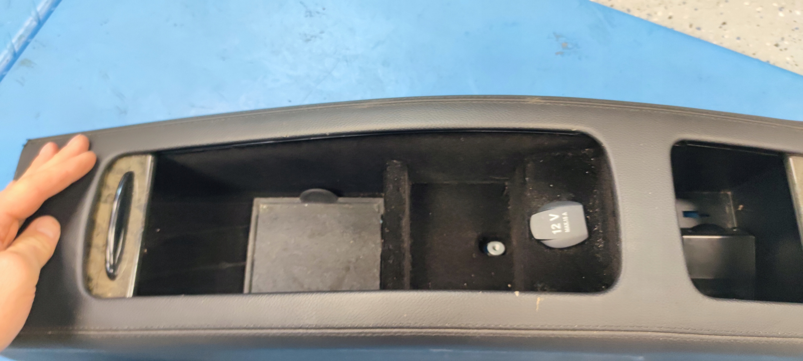 MERCEDES W219 подлокотник задний