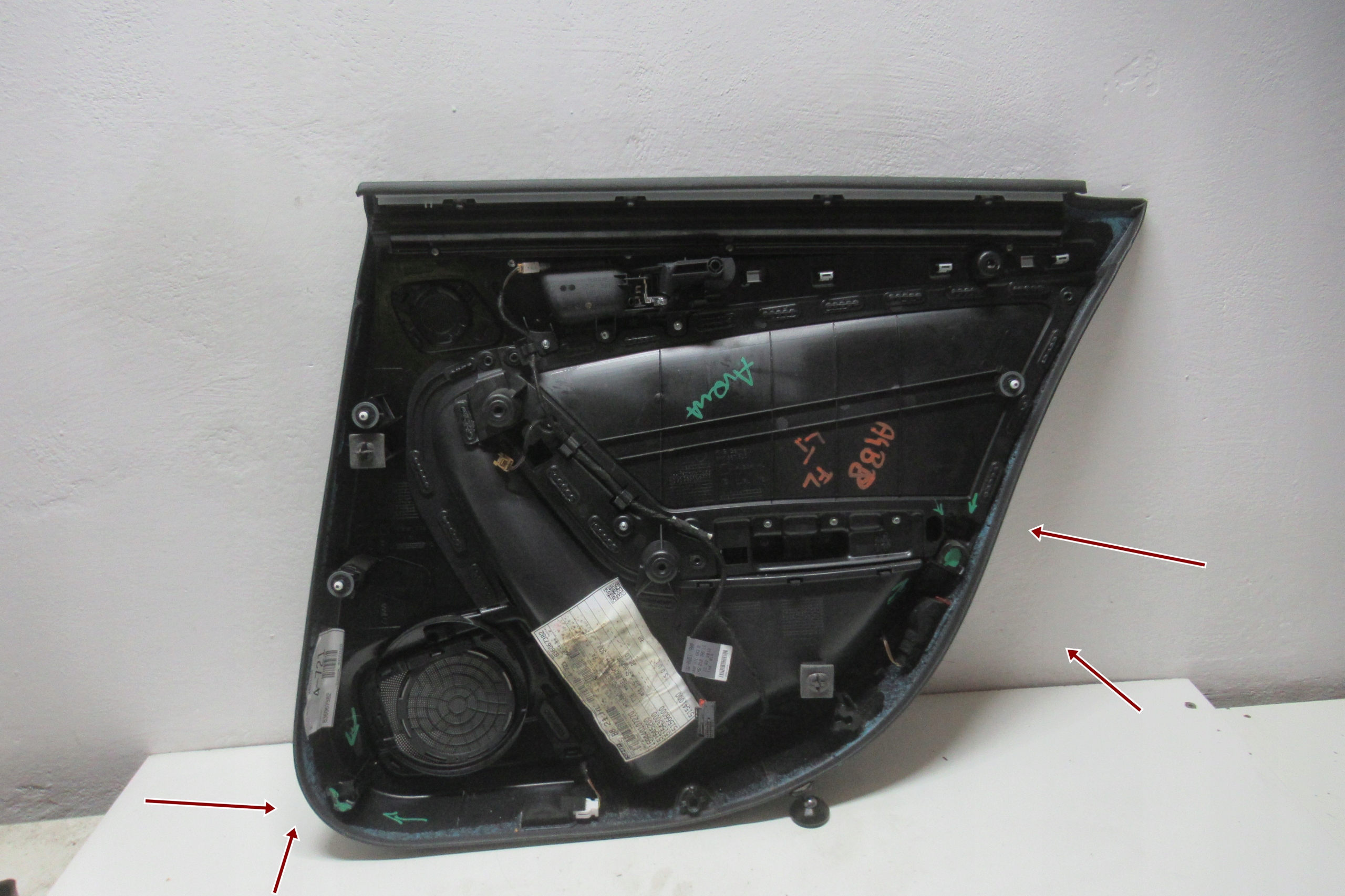 AUDI A4 B8 FL 2.0 TFSI 14R side upholstery door left rear part