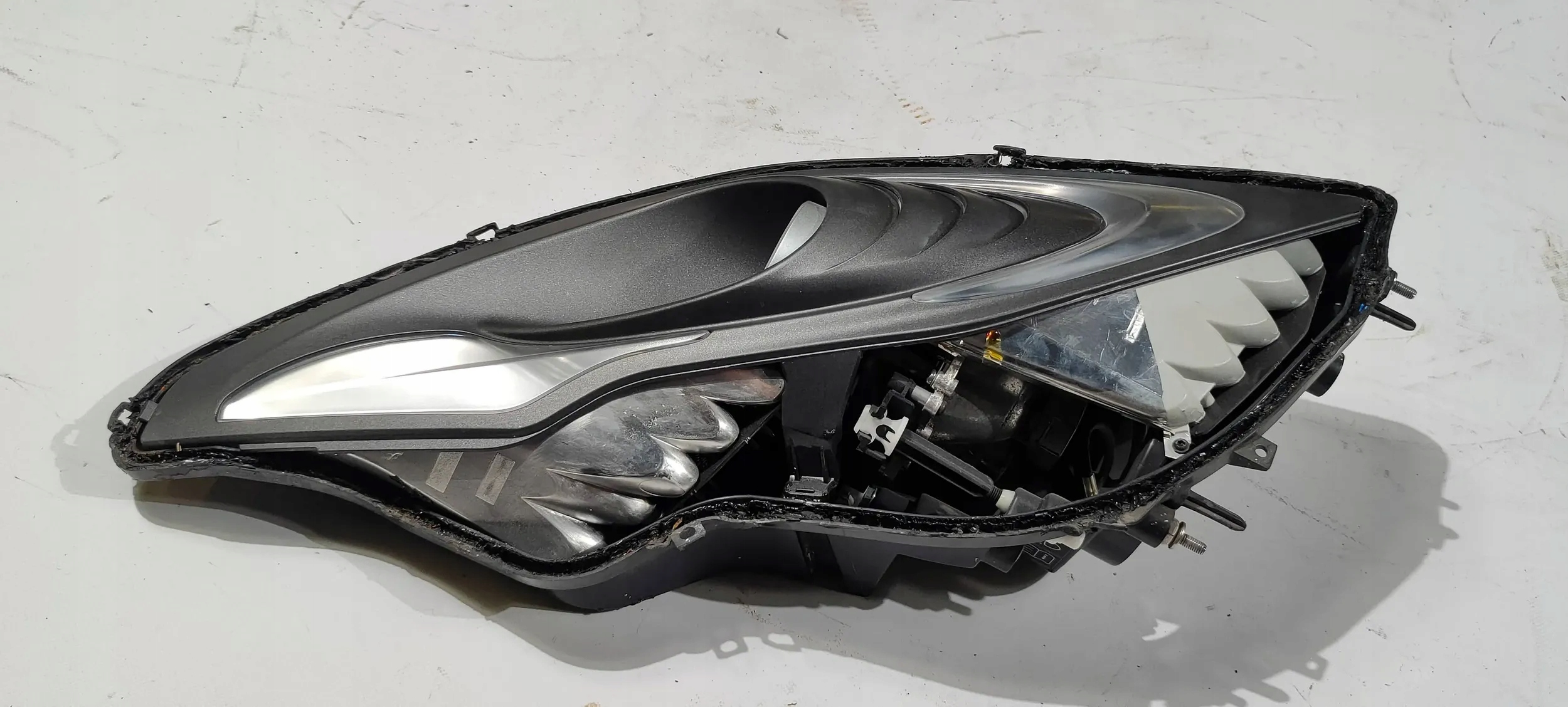 far prednji dio prednja desna Mclaren Mp4-12c