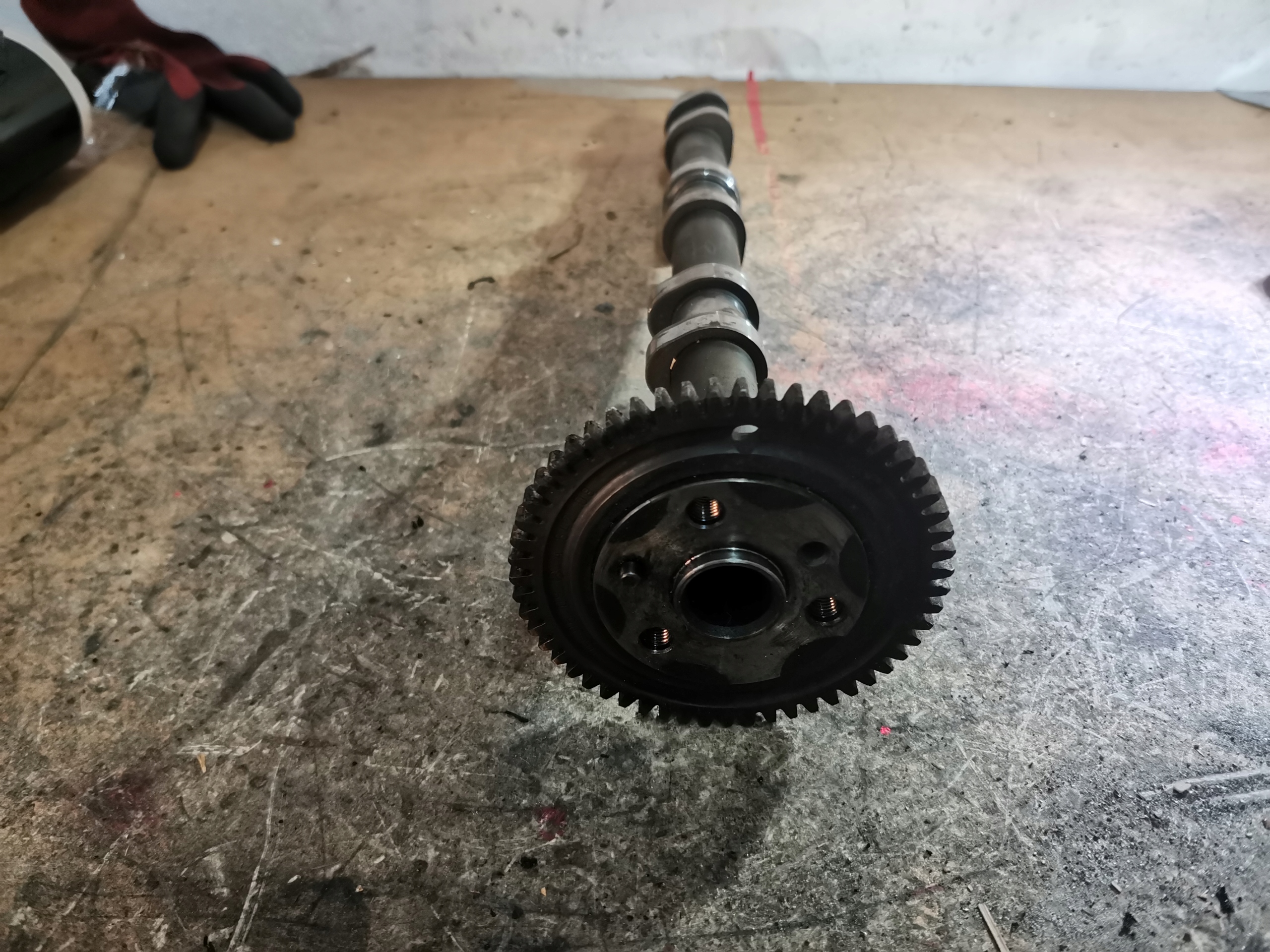 распредвал W212 3.5 V6 CDI A64226503 A64208