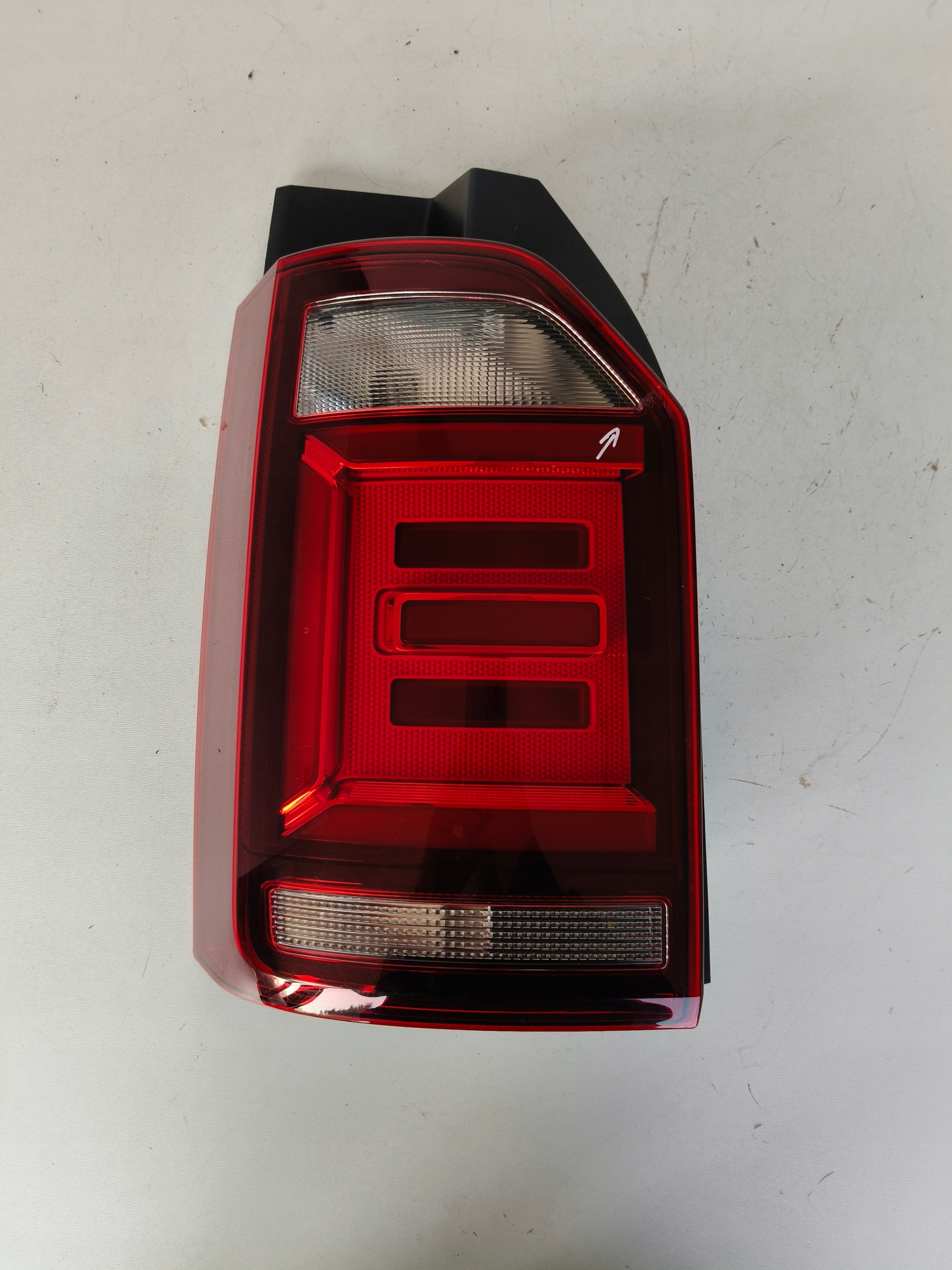 LAMPA LEWA TYLNA VW T6 7E0 15- LED