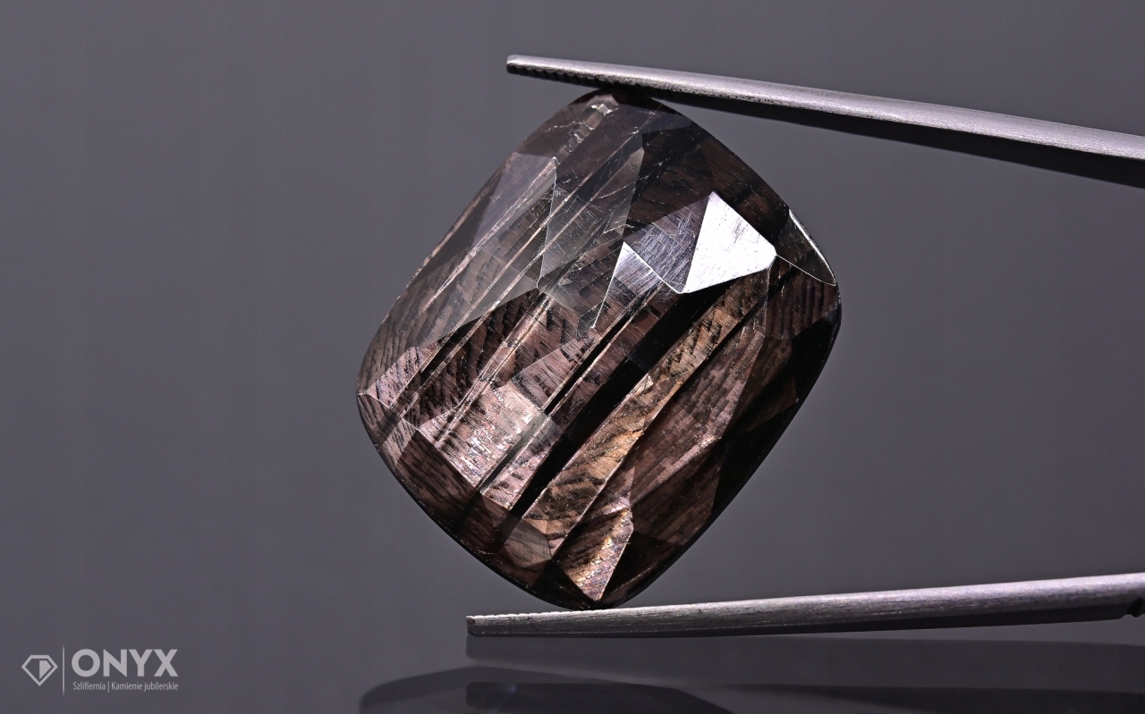 Granátové jablko hvězdicové fazetované nepravidelné rozety