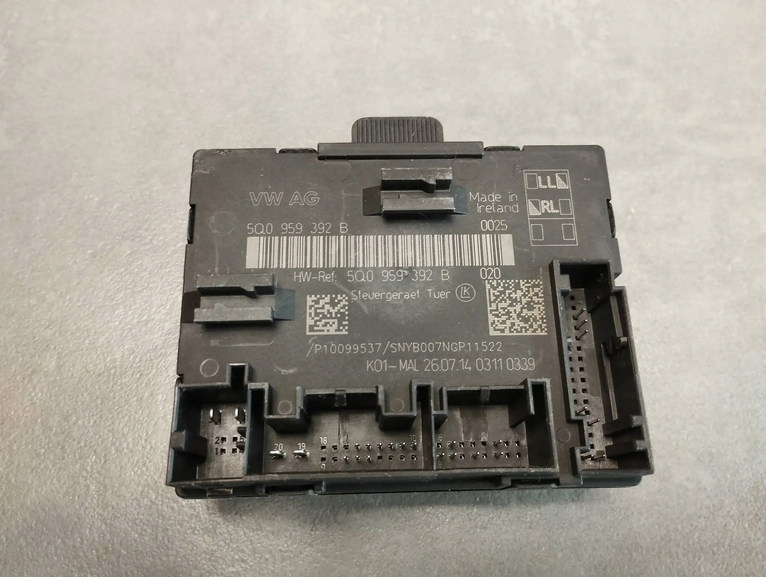 Audi A3 8V MODUŁ DRZWI PRAWY 5Q0959392B