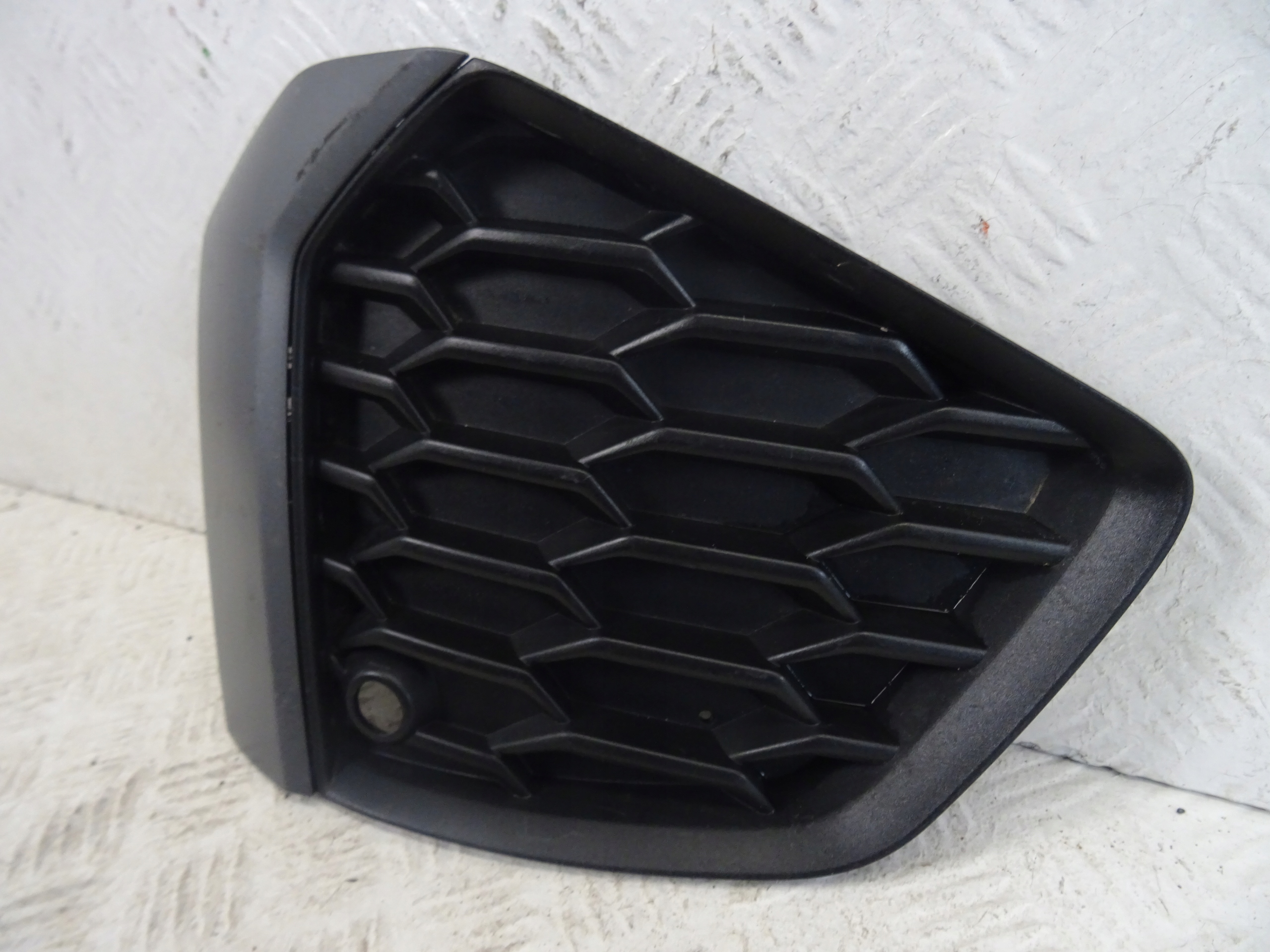grid of a bumper front front left AUDI A3 8Y S-LINE 8Y0807681B