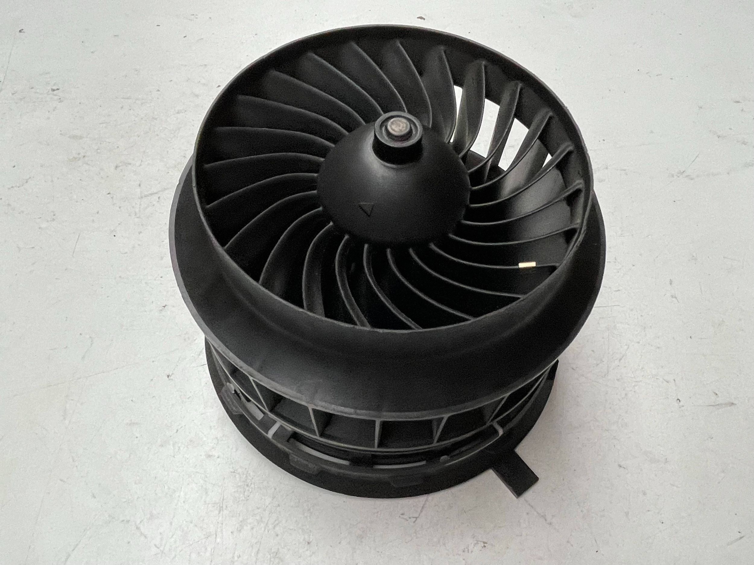 Mercedes W213 ventilátor topení 0130309006 !J