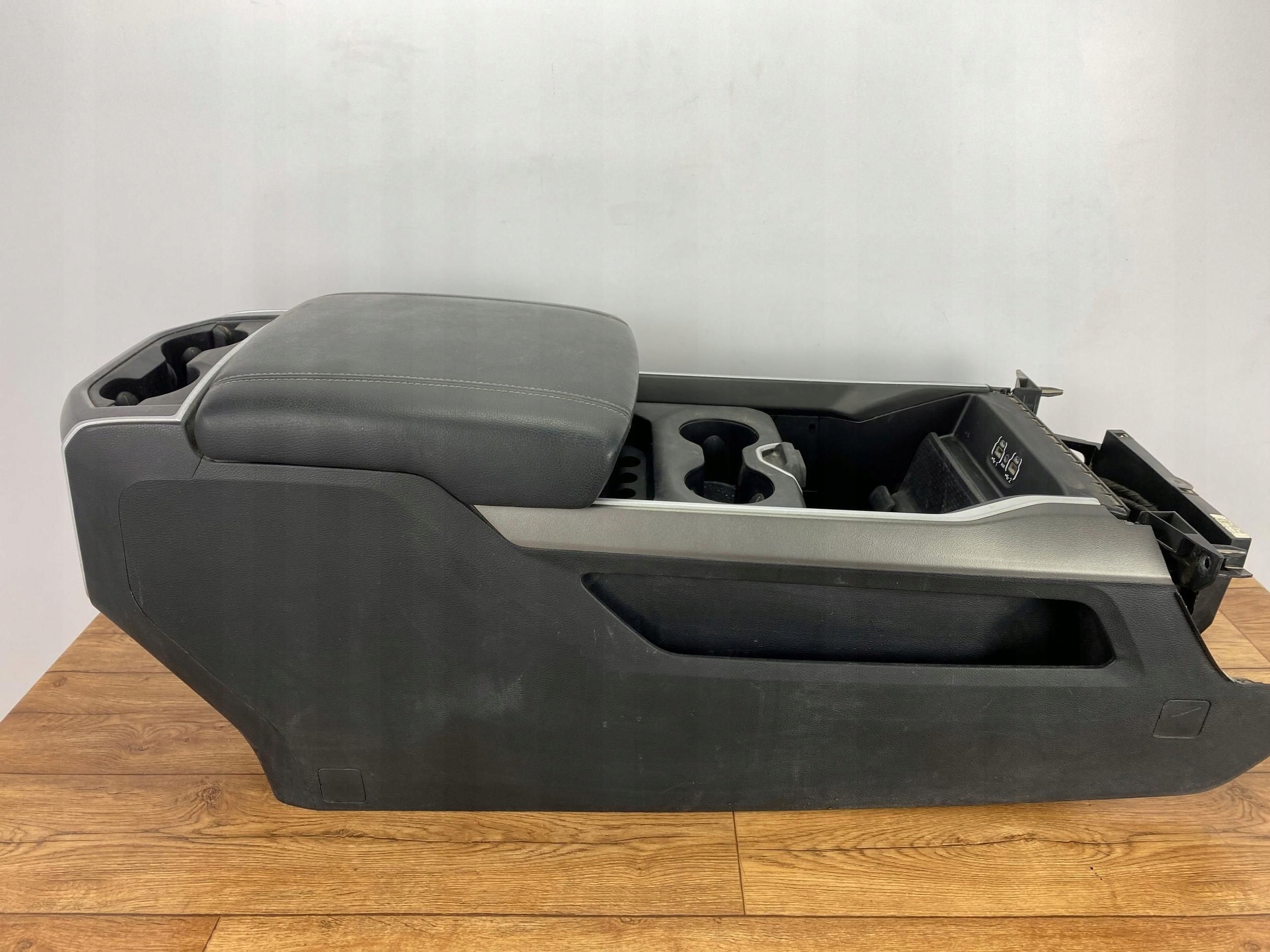 Tunel central armrest Dodge Ram 1500 2019+ USA