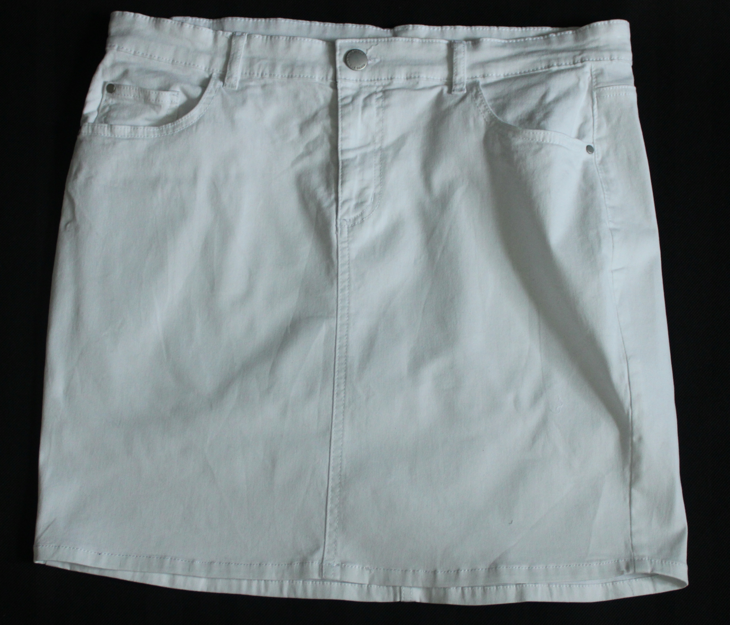 BIAŁA SPÓDNICA ROZ XL