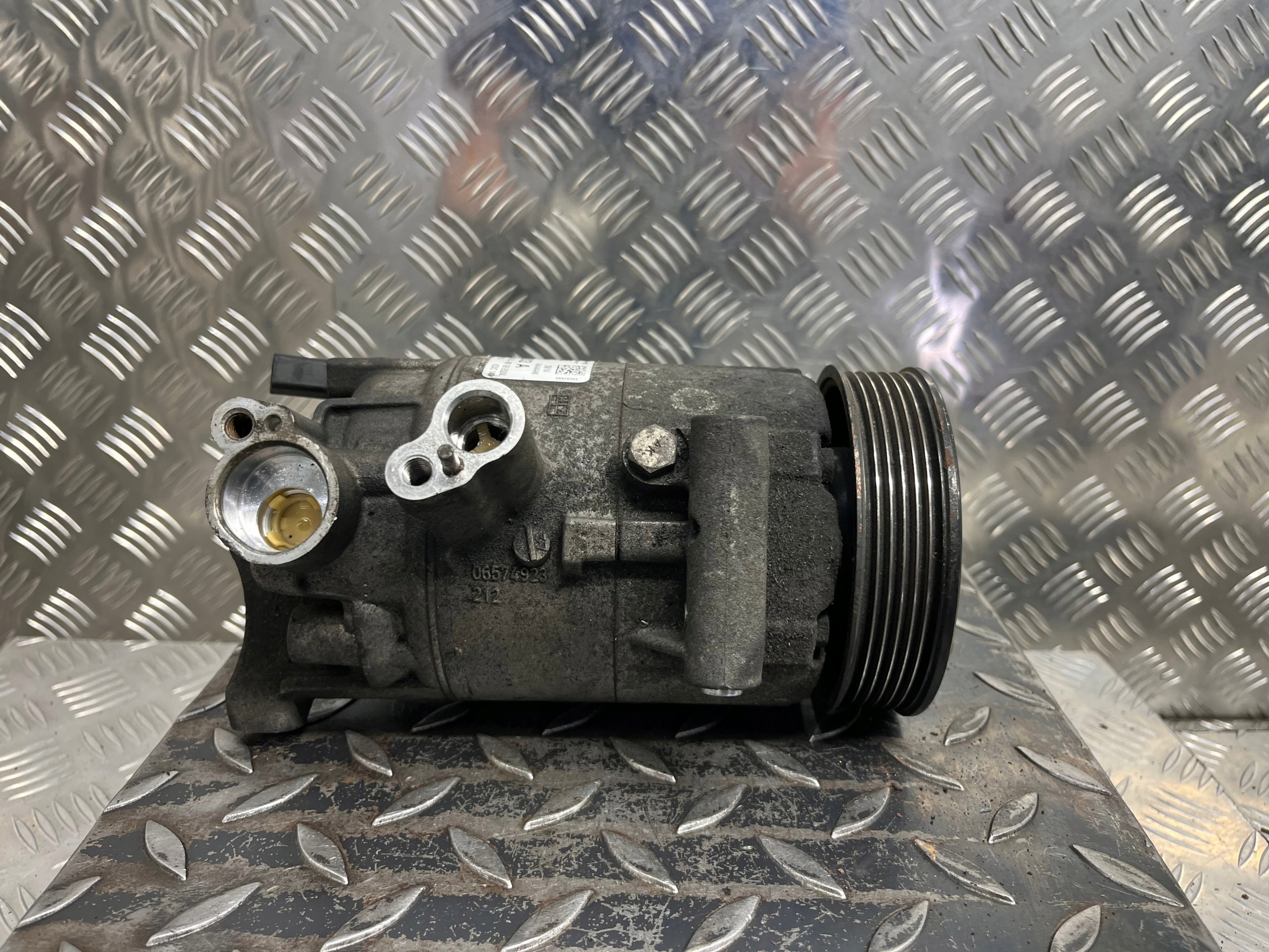 air conditioning compressor VOLKSWAGEN GOLF 6 5K0820803A
