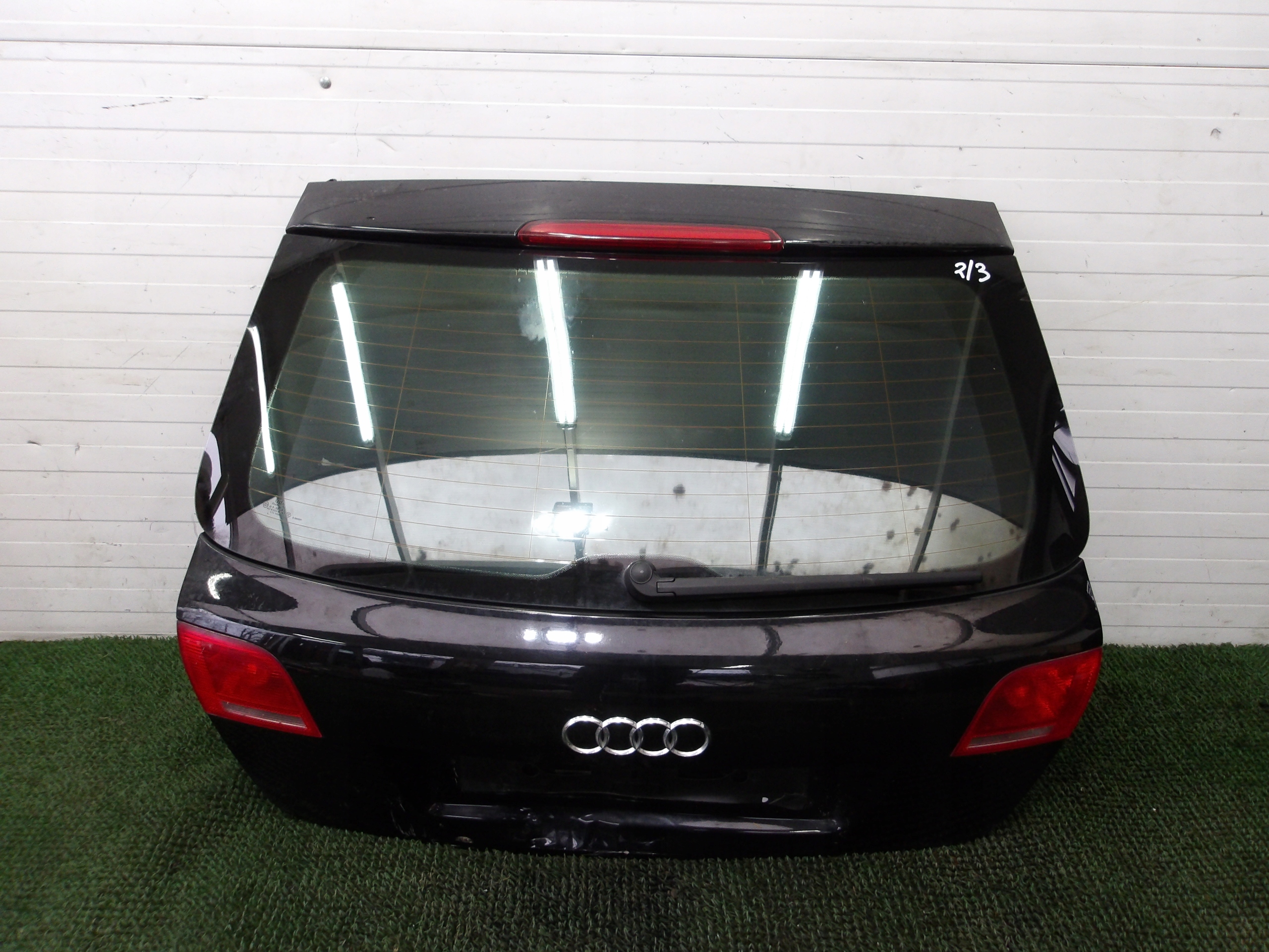 AUDI A3 8P 05-SPORTBACK заднее стекло в заднюю дверь