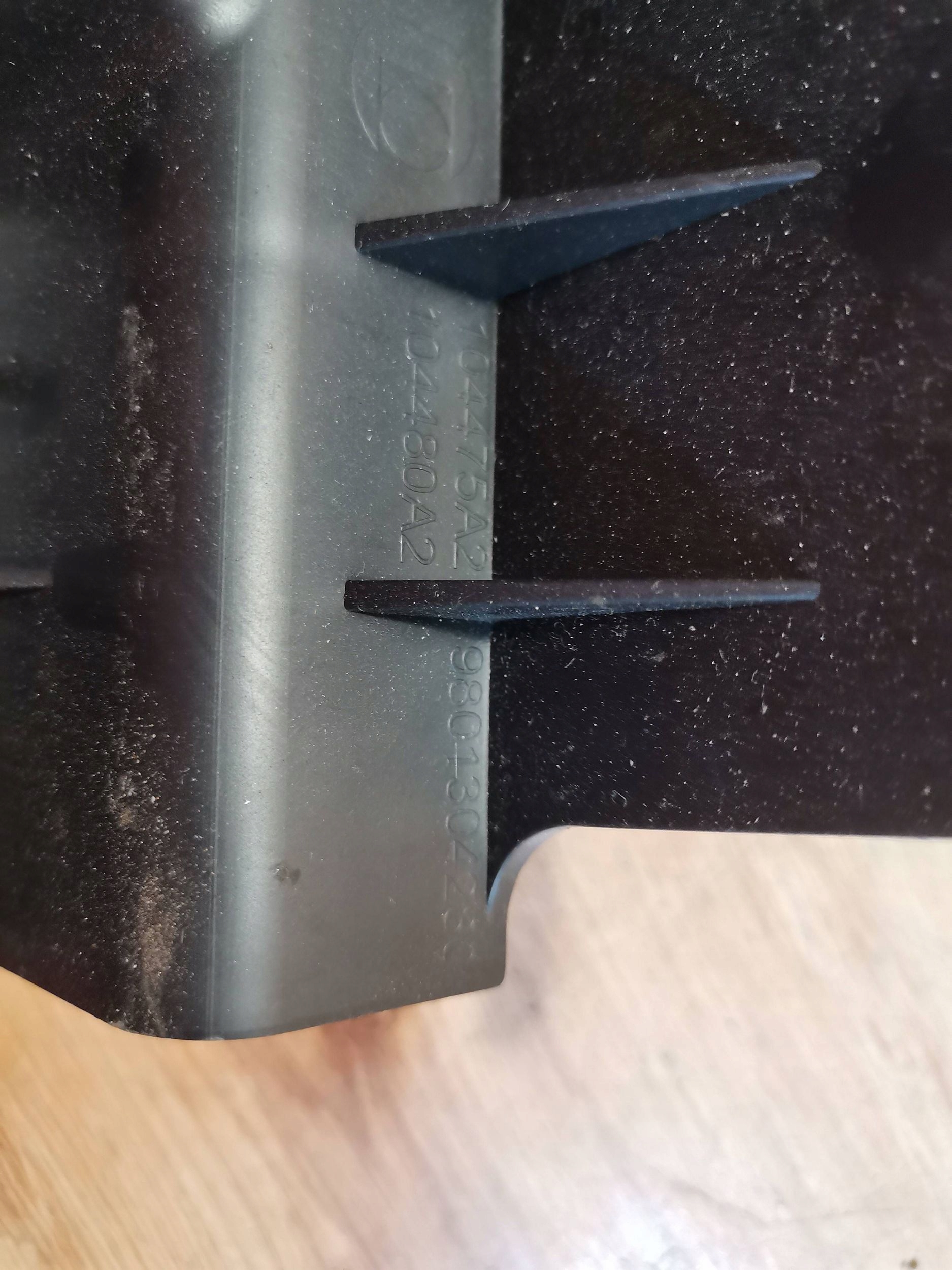 bumper bracket of the front Citroen C4 Cactus 9801304280