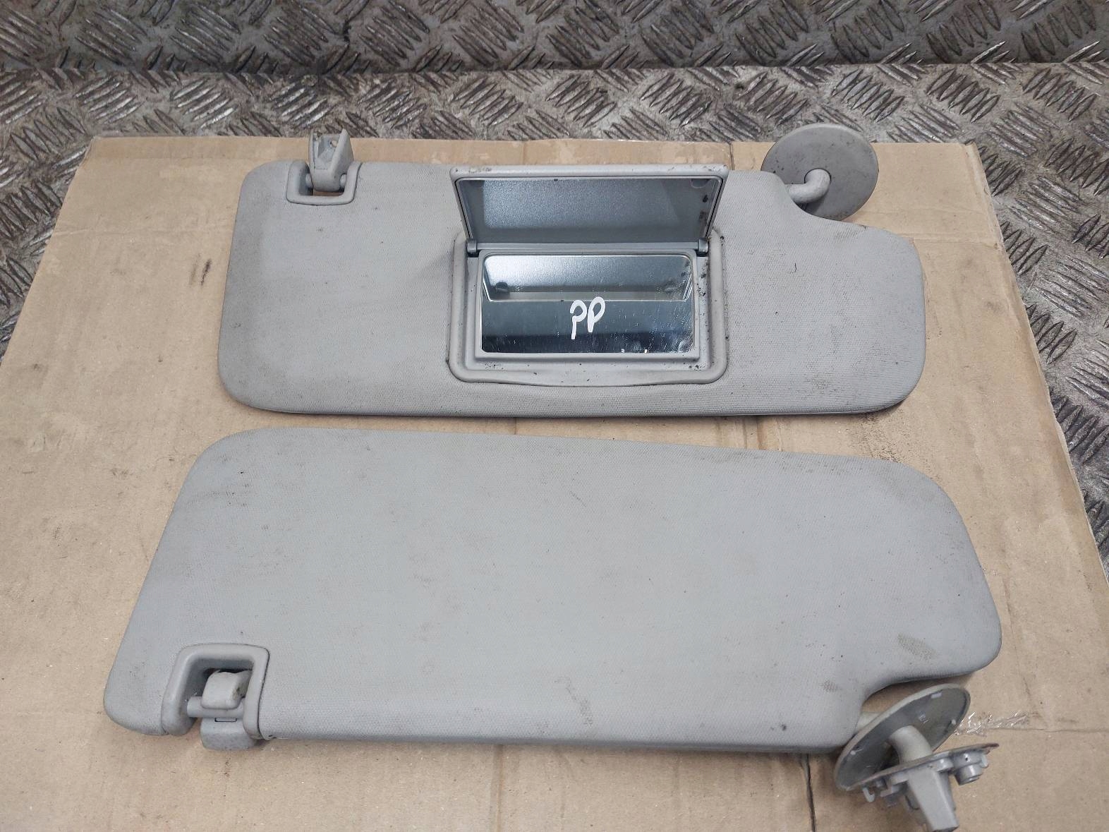 OSŁONA PRZECIWSŁONECZNA LEWA + PRAWA OPEL INSIGNIA A Numer katalogowy części OSŁONA PRZECIWSŁONECZNA