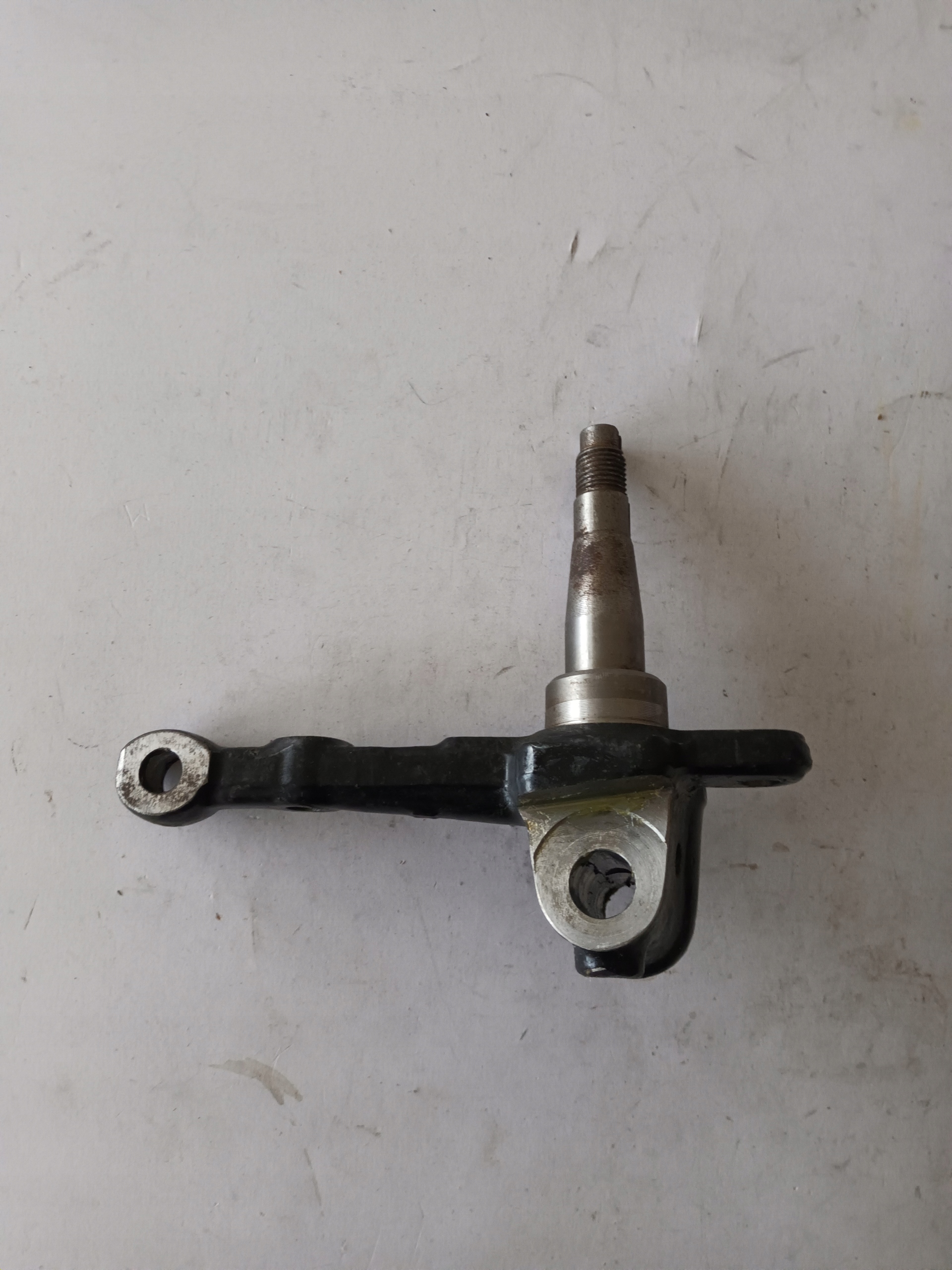 Zwrotnica lewa Fiat 126p ST Numer katalogowy części 068645933