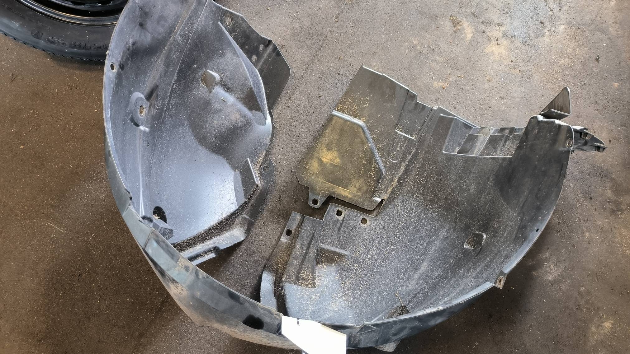 mudguard left front RENAULT KADJAR
