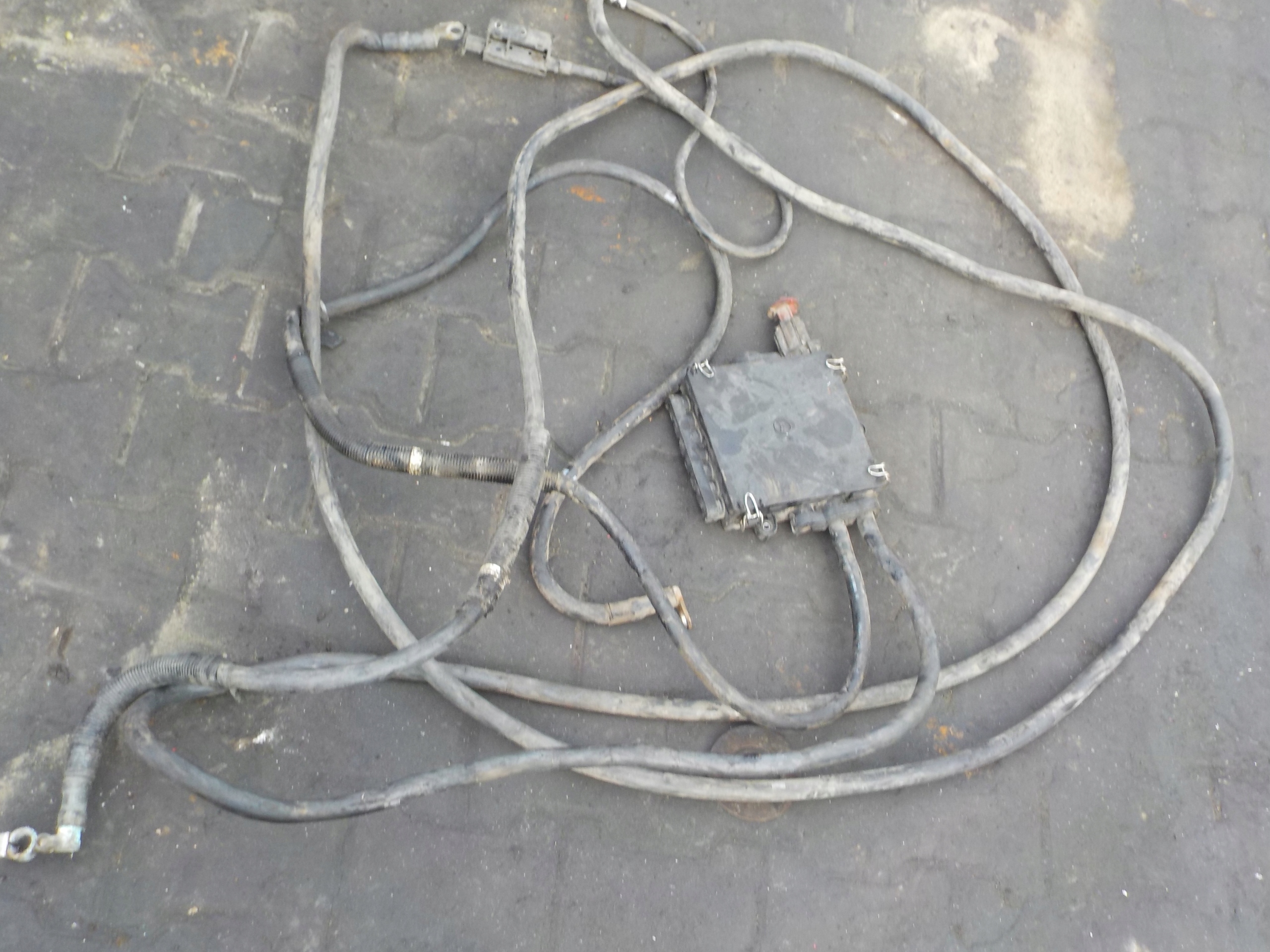 A2025400231 - ACTROS MP4 KLEMA КАБЕЛЬ ПЛЮС