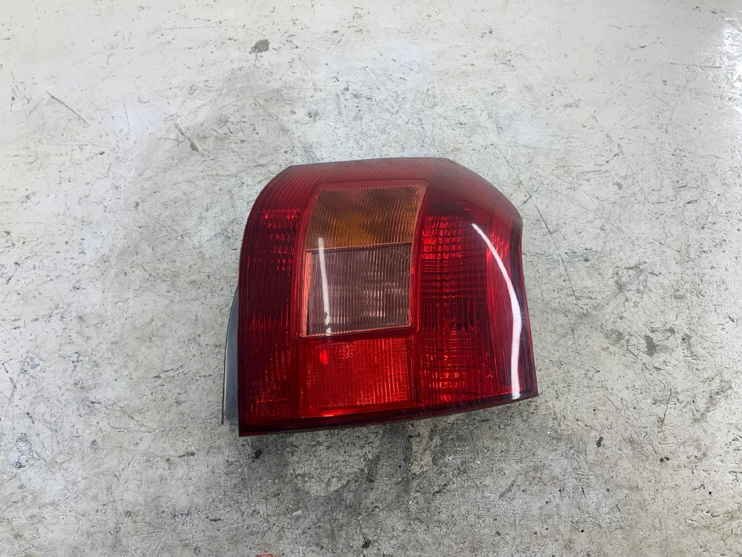 TOYOTA COROLLA E12 far lijeva stražnji dio